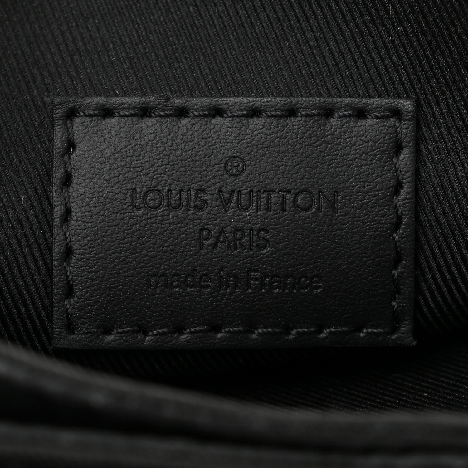 Taurillon Monogram S Lock Wearable Wallet Black