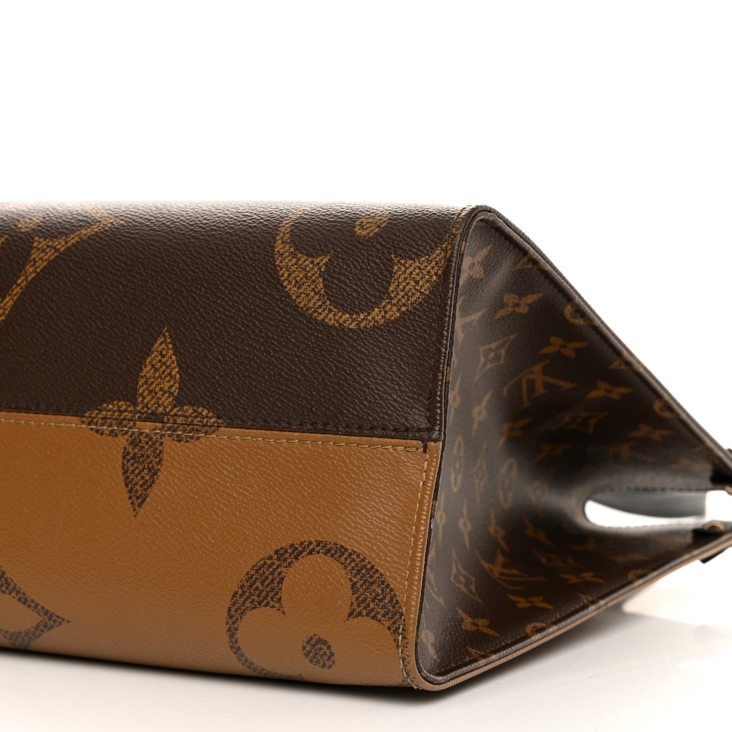 Reverse Monogram Giant Onthego MM