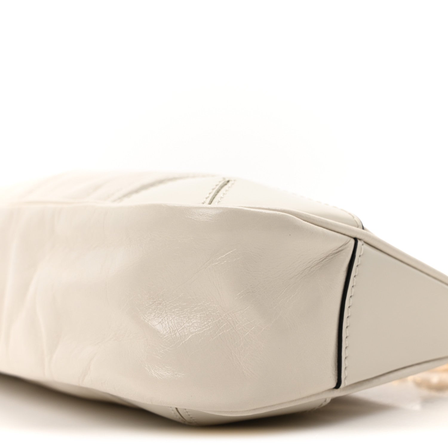 Soft Lux Calfskin Medium Re-Edition 2002 Shoulder Bag White