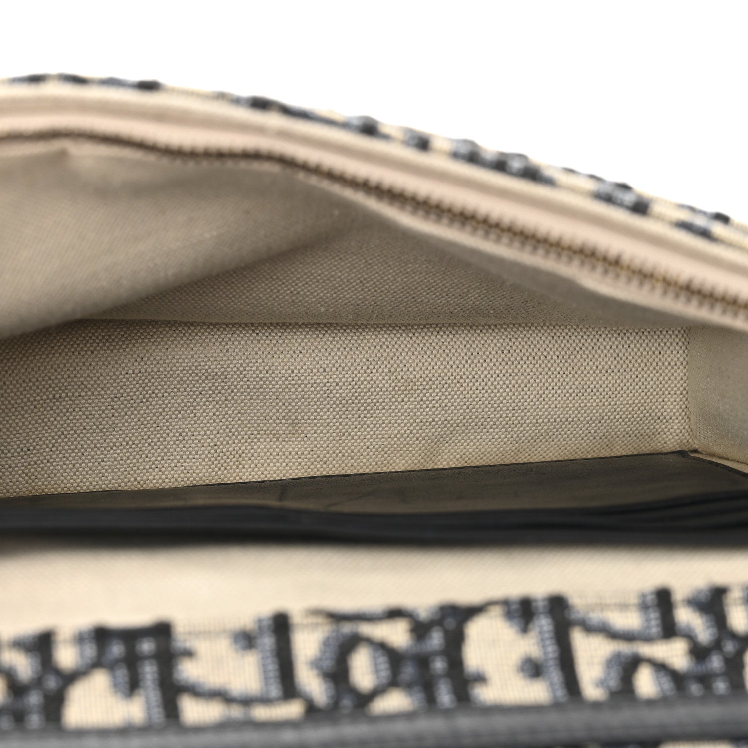 Oblique Saddle Chain Pouch Blue