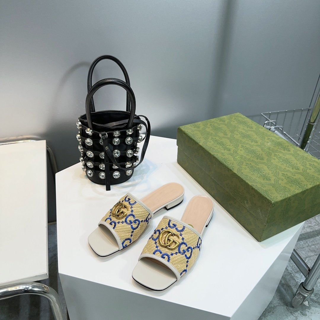 GG MATELASSÃ‰ CANVAS SLIDES GREEN LOGO