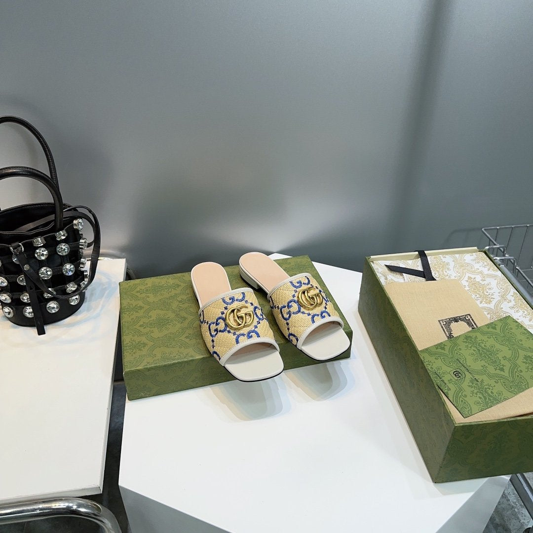 GG MATELASSÃ‰ CANVAS SLIDES GREEN LOGO