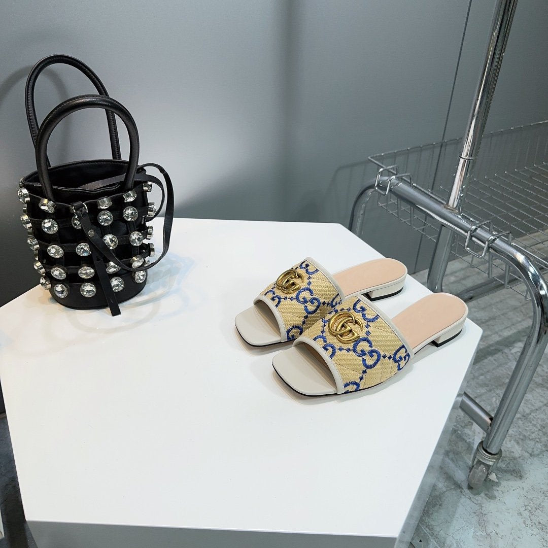 GG MATELASSÃ‰ CANVAS SLIDES GREEN LOGO