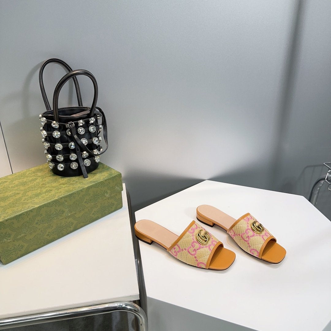 GG MATELASSÃ‰ CANVAS SLIDES PINK LOGO