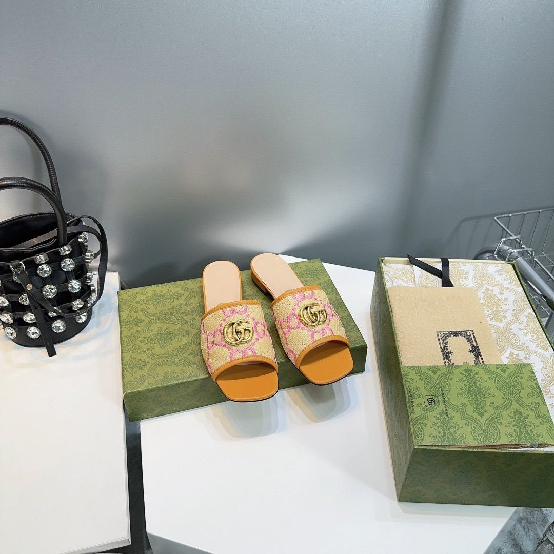 GG MATELASSÃ‰ CANVAS SLIDES PINK LOGO