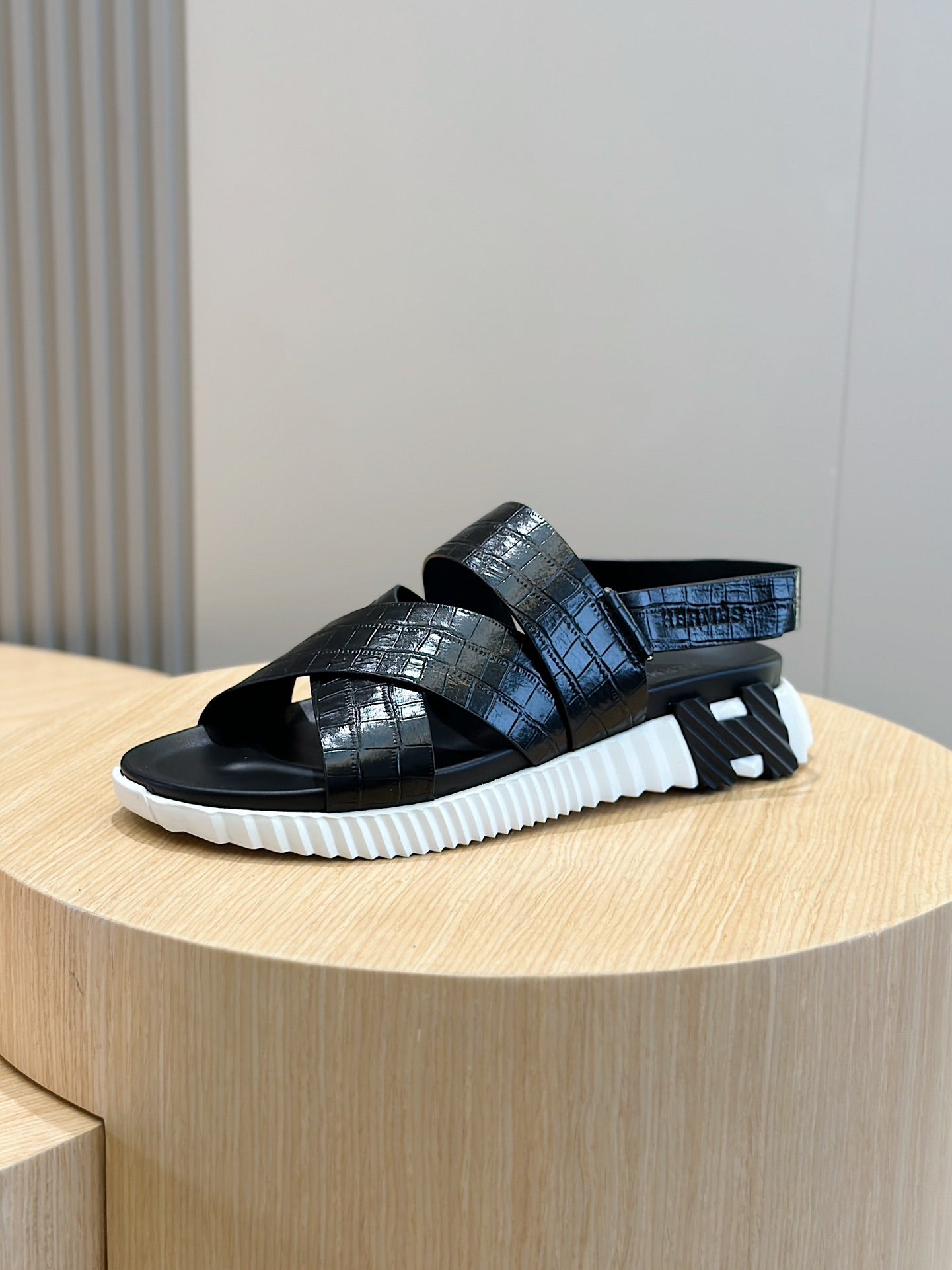 HM Men's Electric Sandals Calfskin 547746