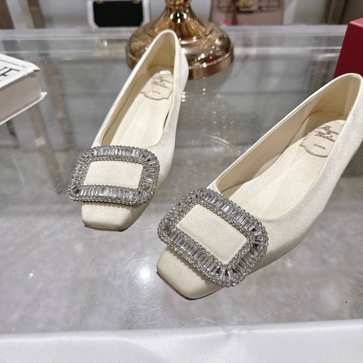 Bell Viv 25 Pumps White Imported Silk 300735