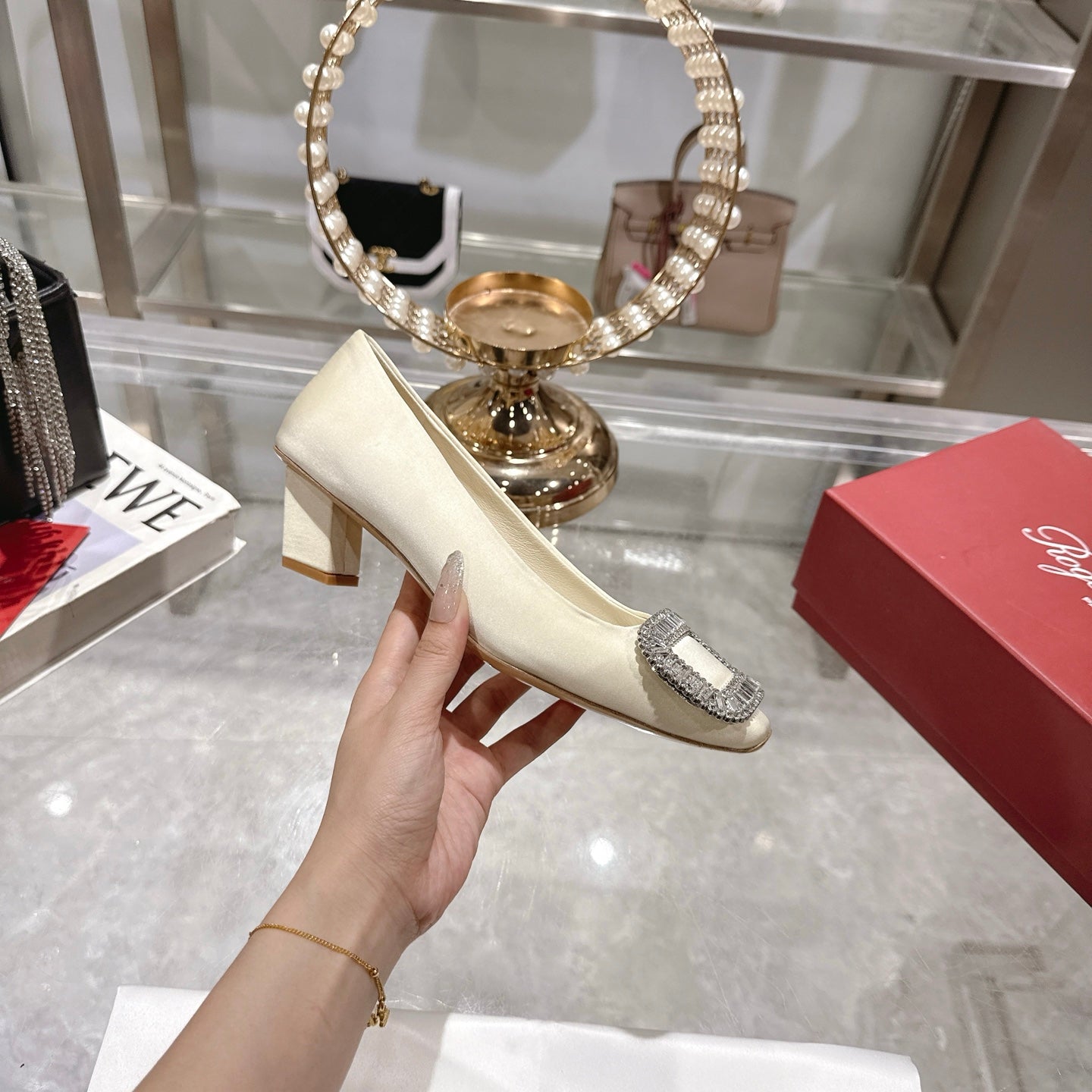 Bell Viv 25 Pumps White Imported Silk 300735