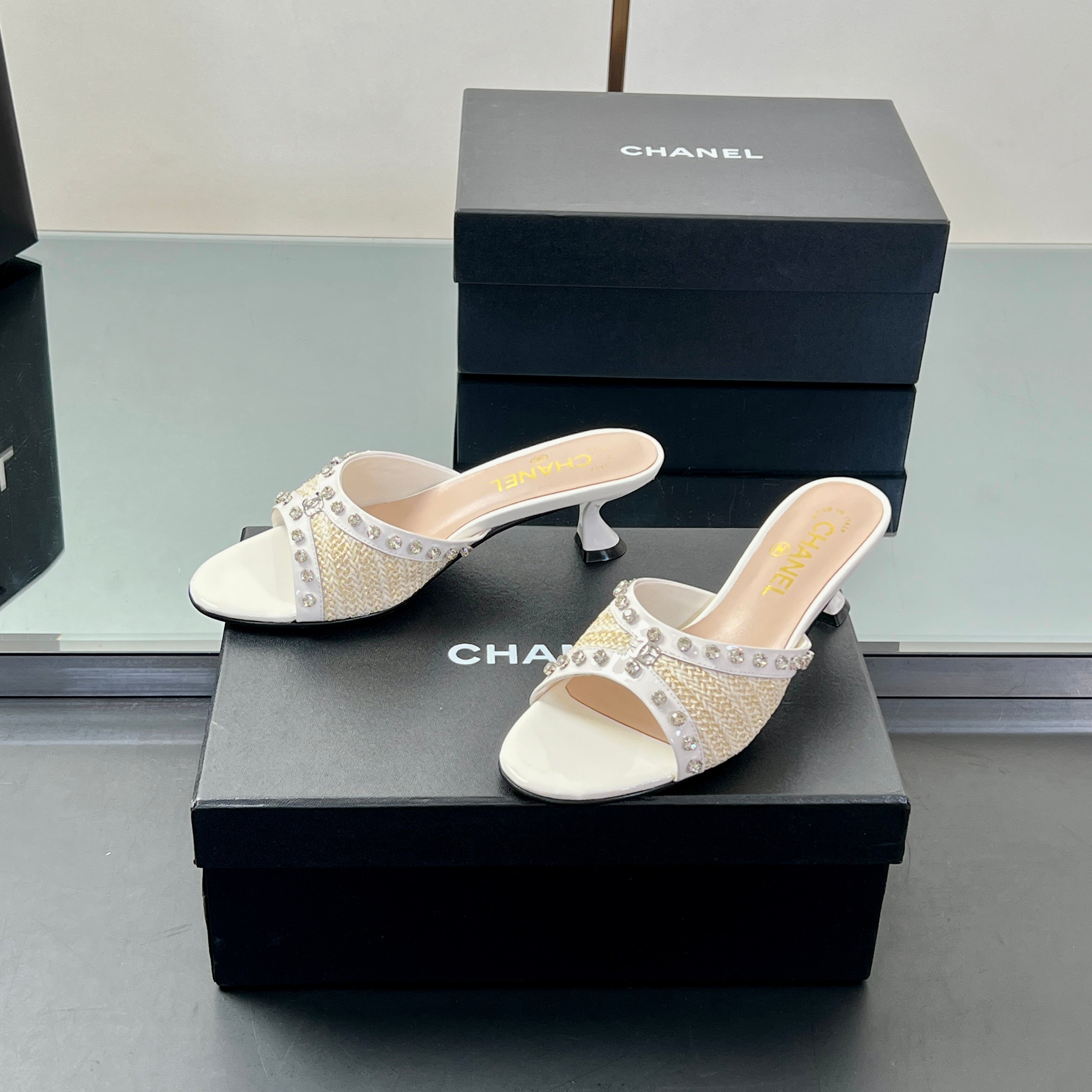 CC 25 Mules White Yellow Sheepskin 362451