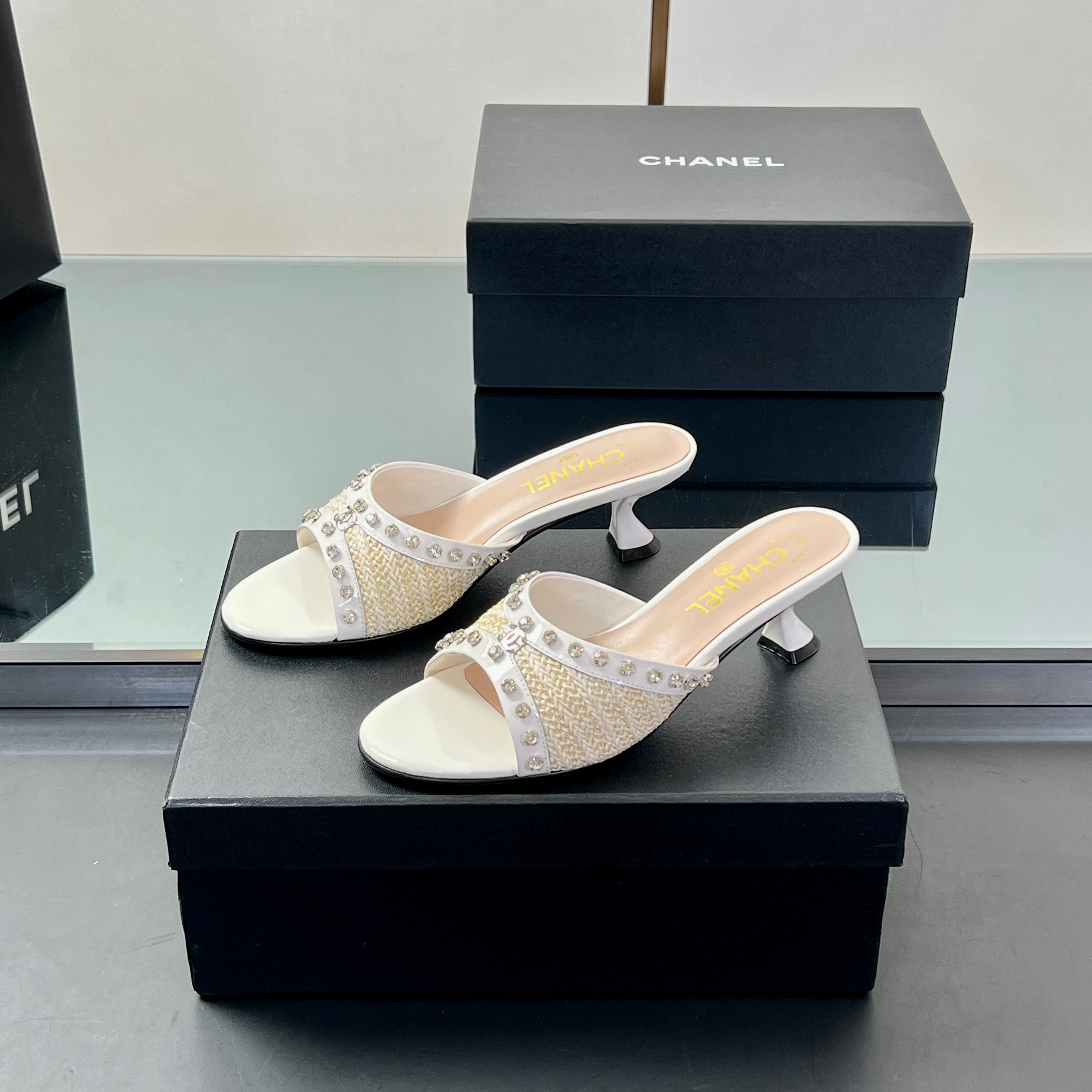 CC 25 Mules White Yellow Sheepskin 362451