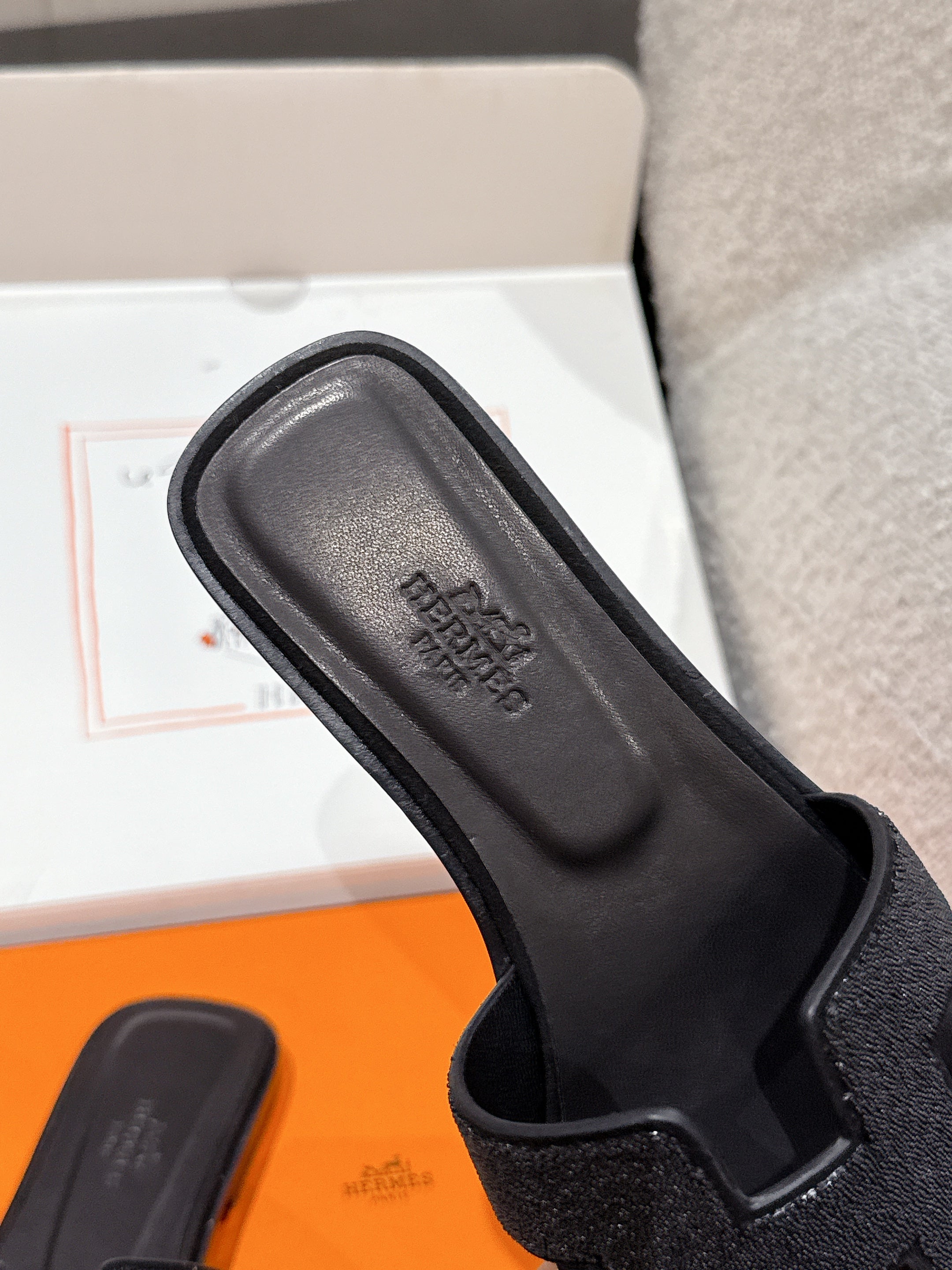 HM 25 Oran Glitter Sandal All Black Calfskin