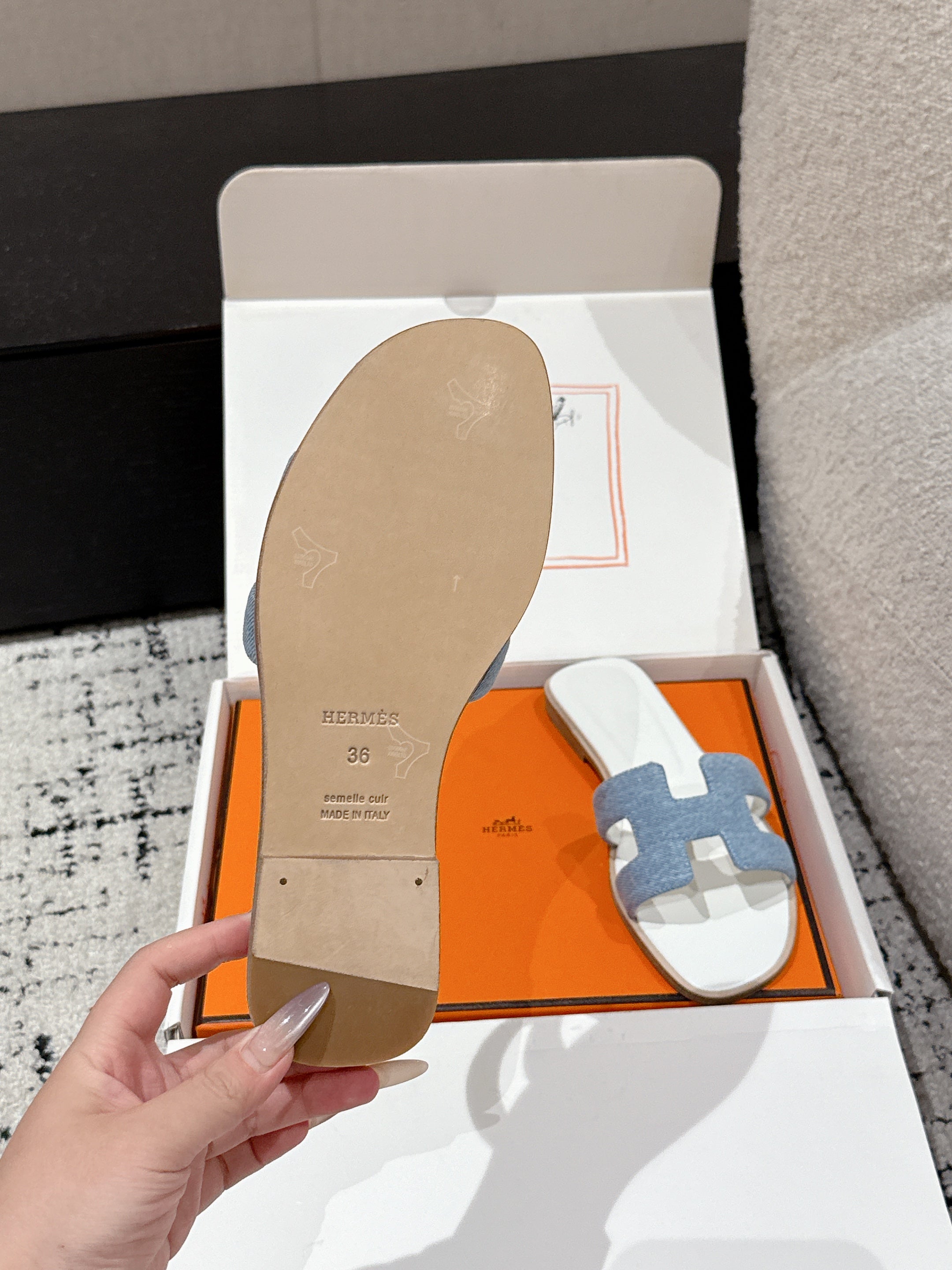 HM 25 Oran Sandal White Calfskin Blue Denim