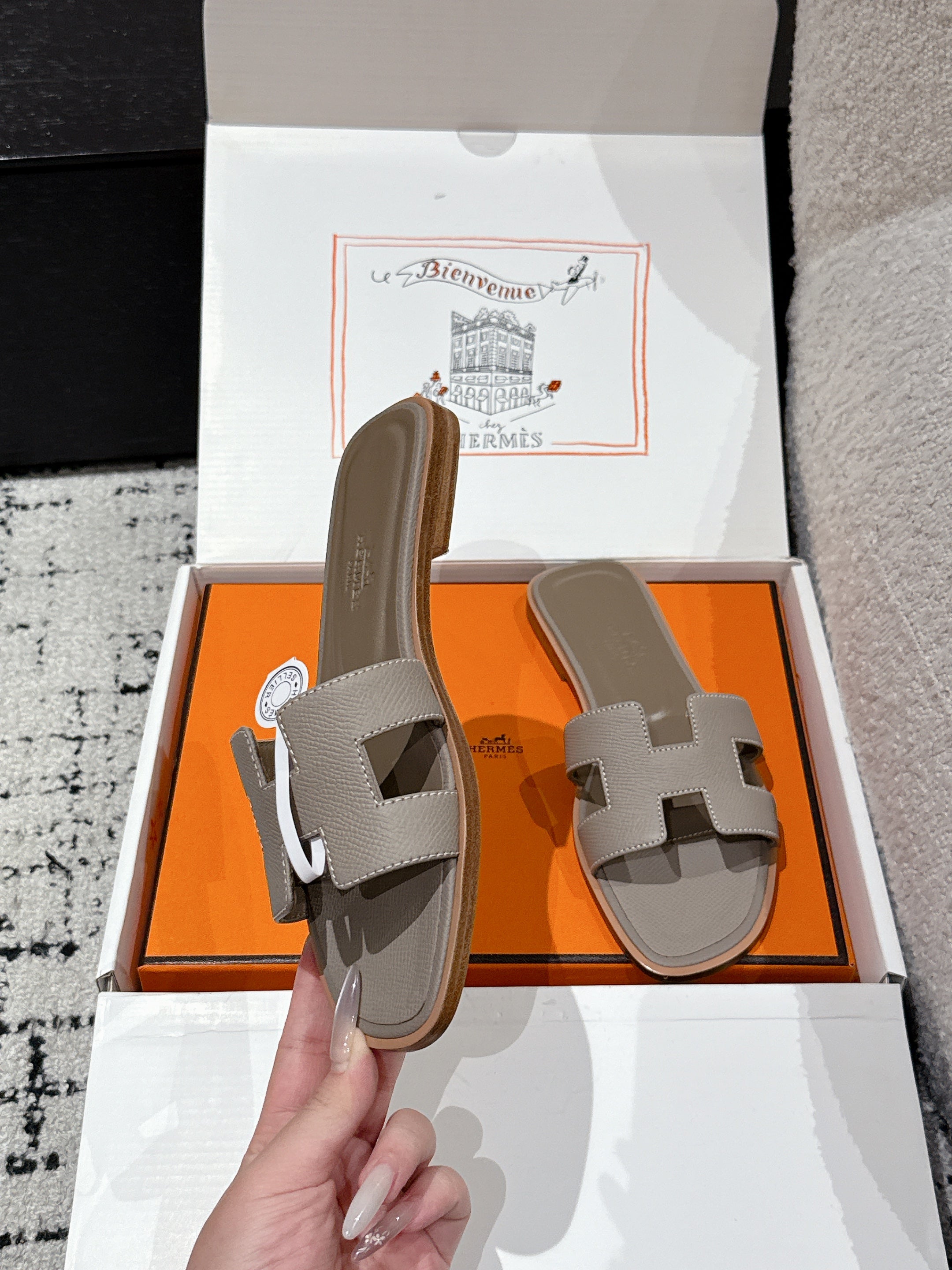 HM 25 Oran Sandal Etoupe Epsom Calfskin