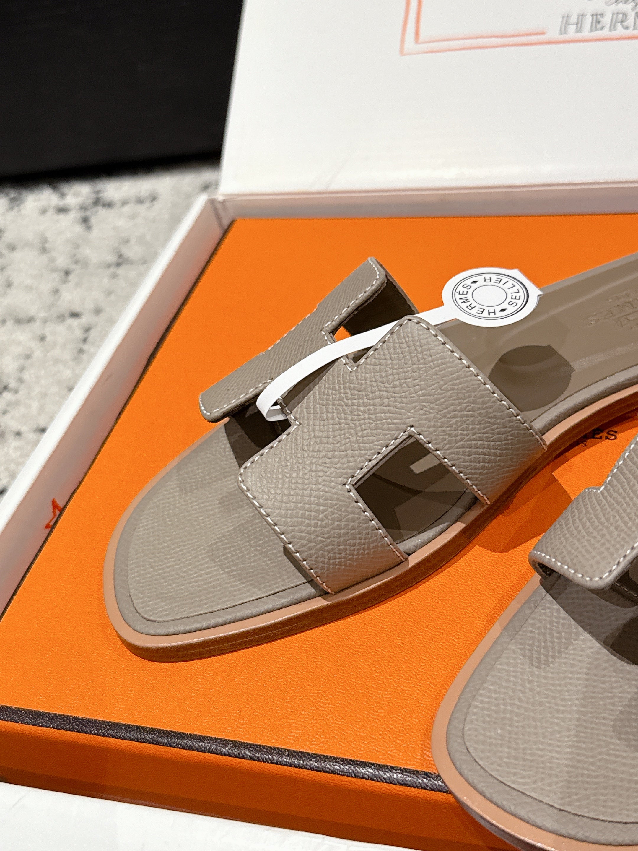 HM 25 Oran Sandal Etoupe Epsom Calfskin