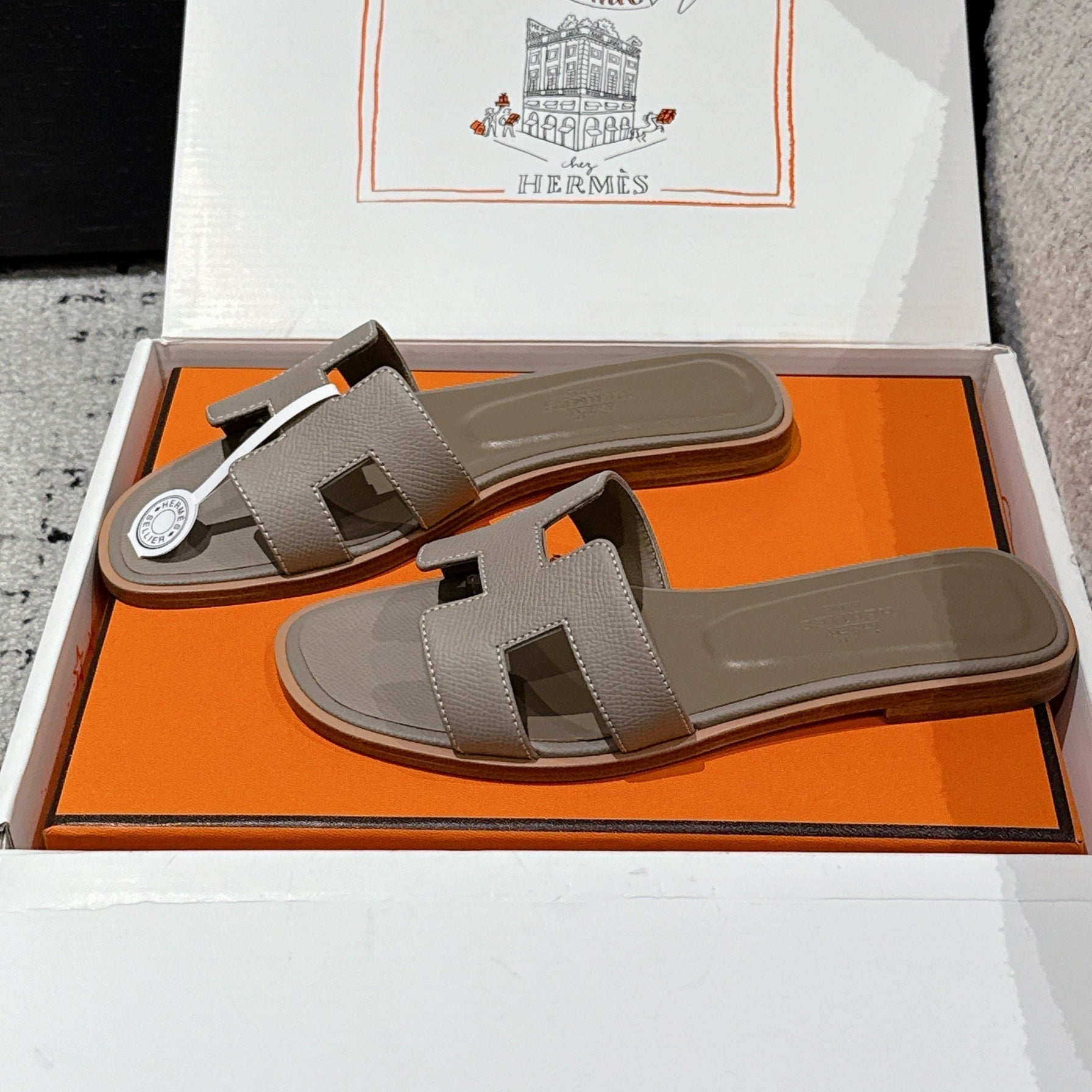 HM 25 Oran Sandal Etoupe Epsom Calfskin