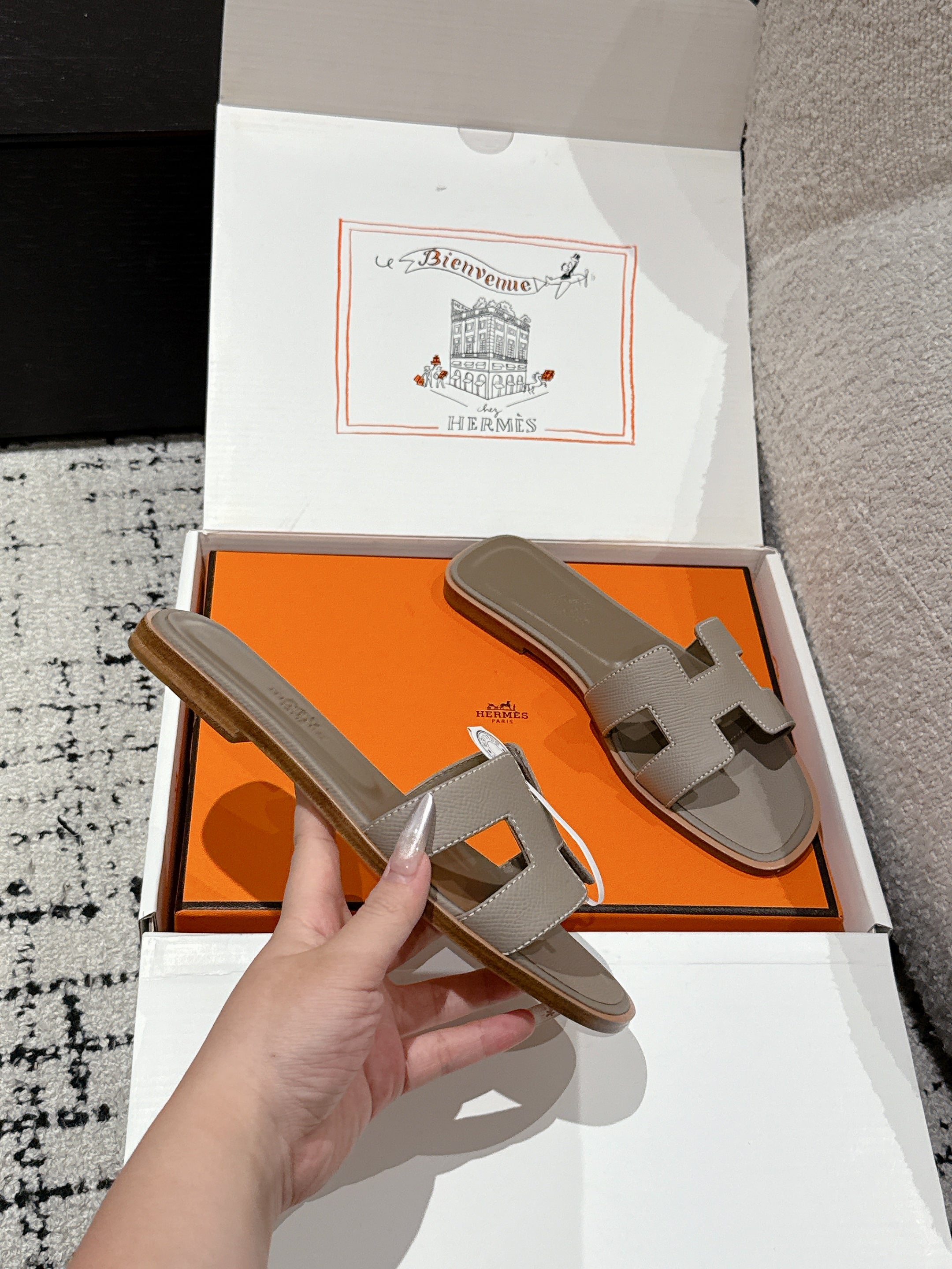 HM 25 Oran Sandal Etoupe Epsom Calfskin