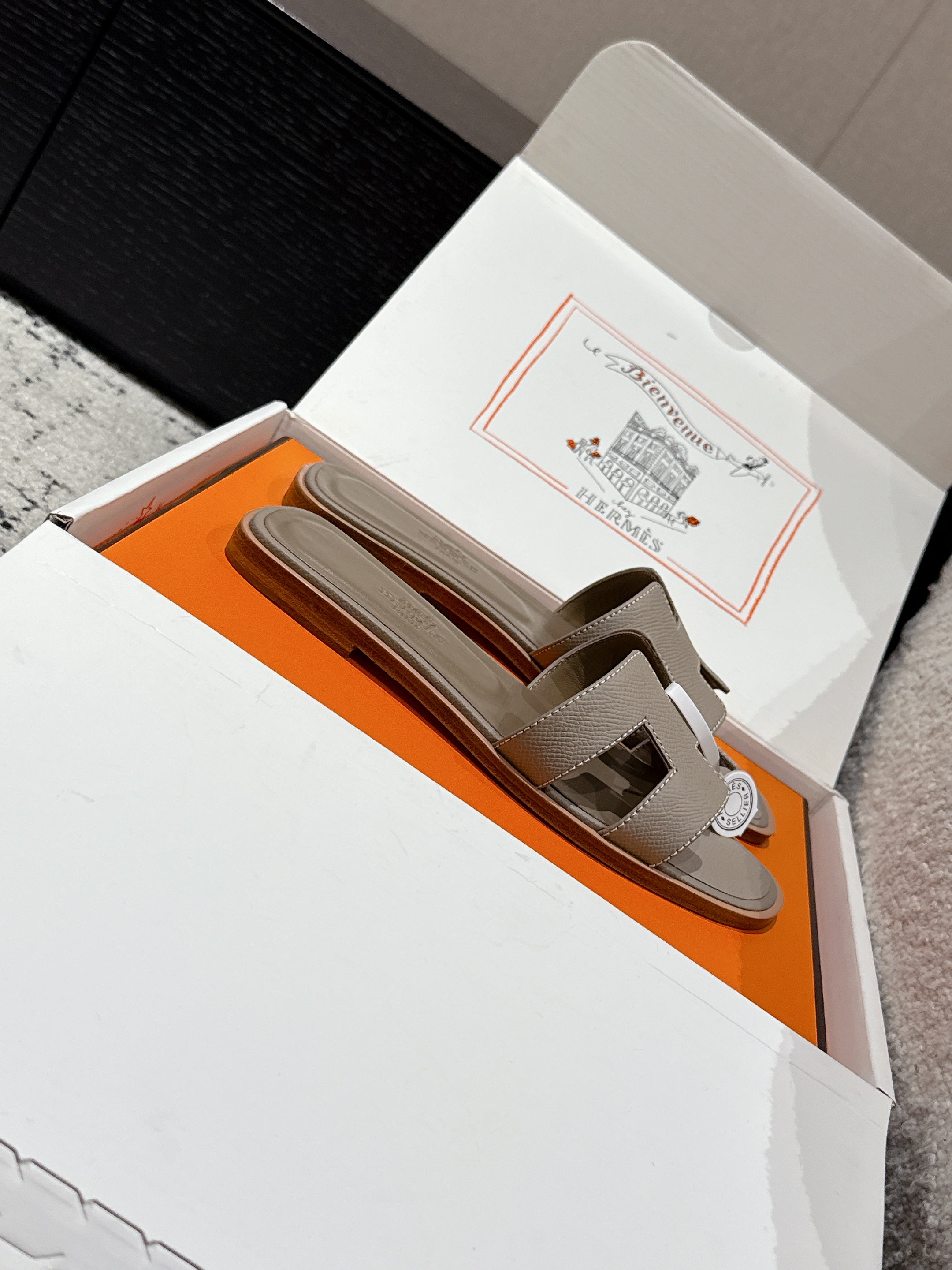 HM 25 Oran Sandal Etoupe Epsom Calfskin