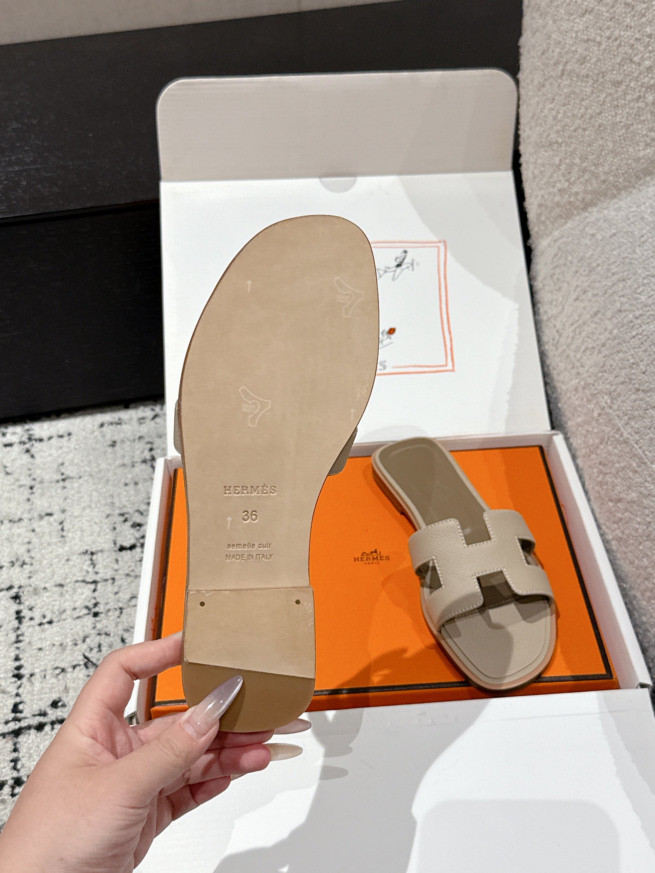 HM 25 Oran Sandal Gris Tourterelle Epsom