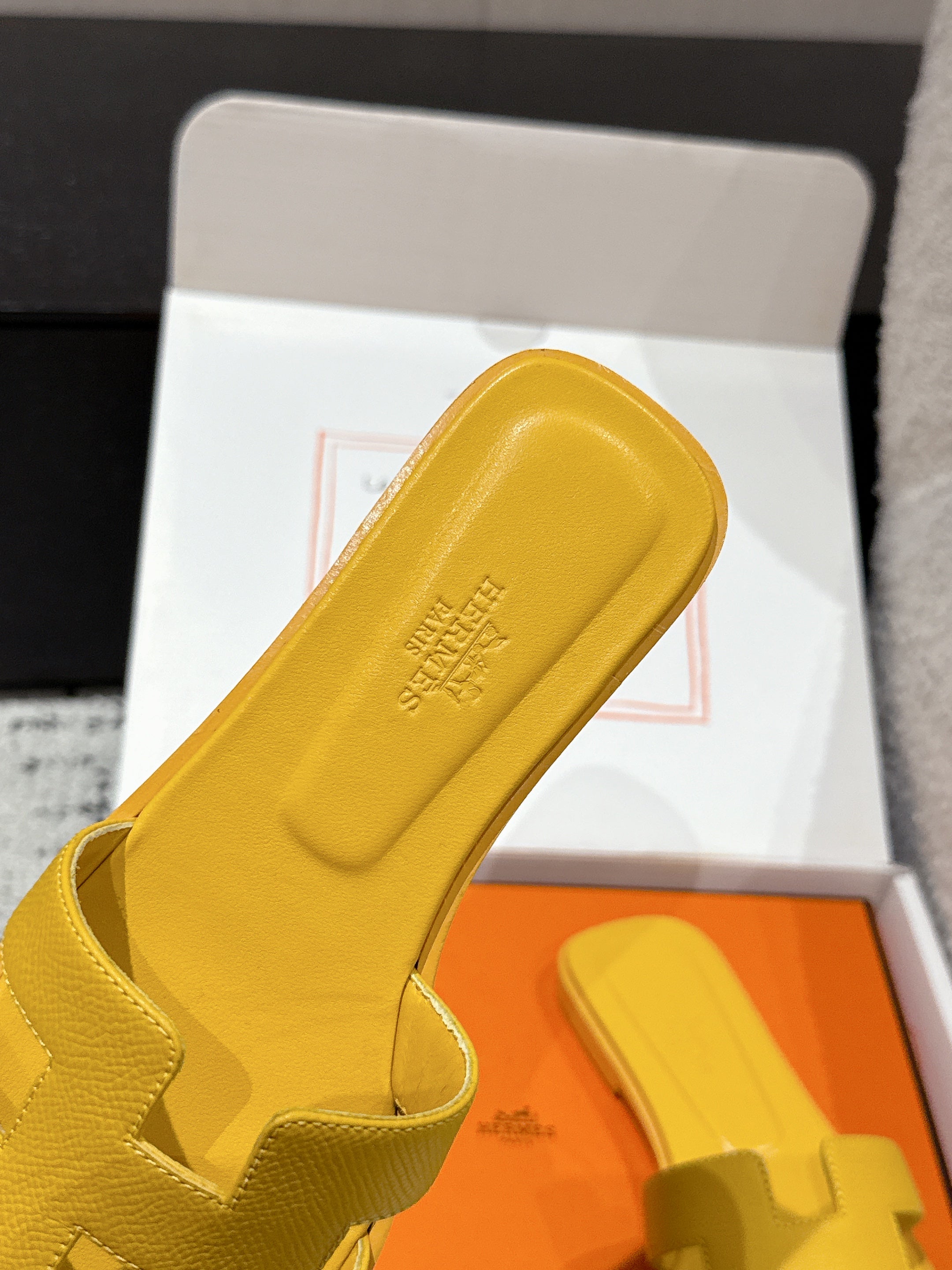 HM 25 Oran Sandal Dark Yellow Epsom