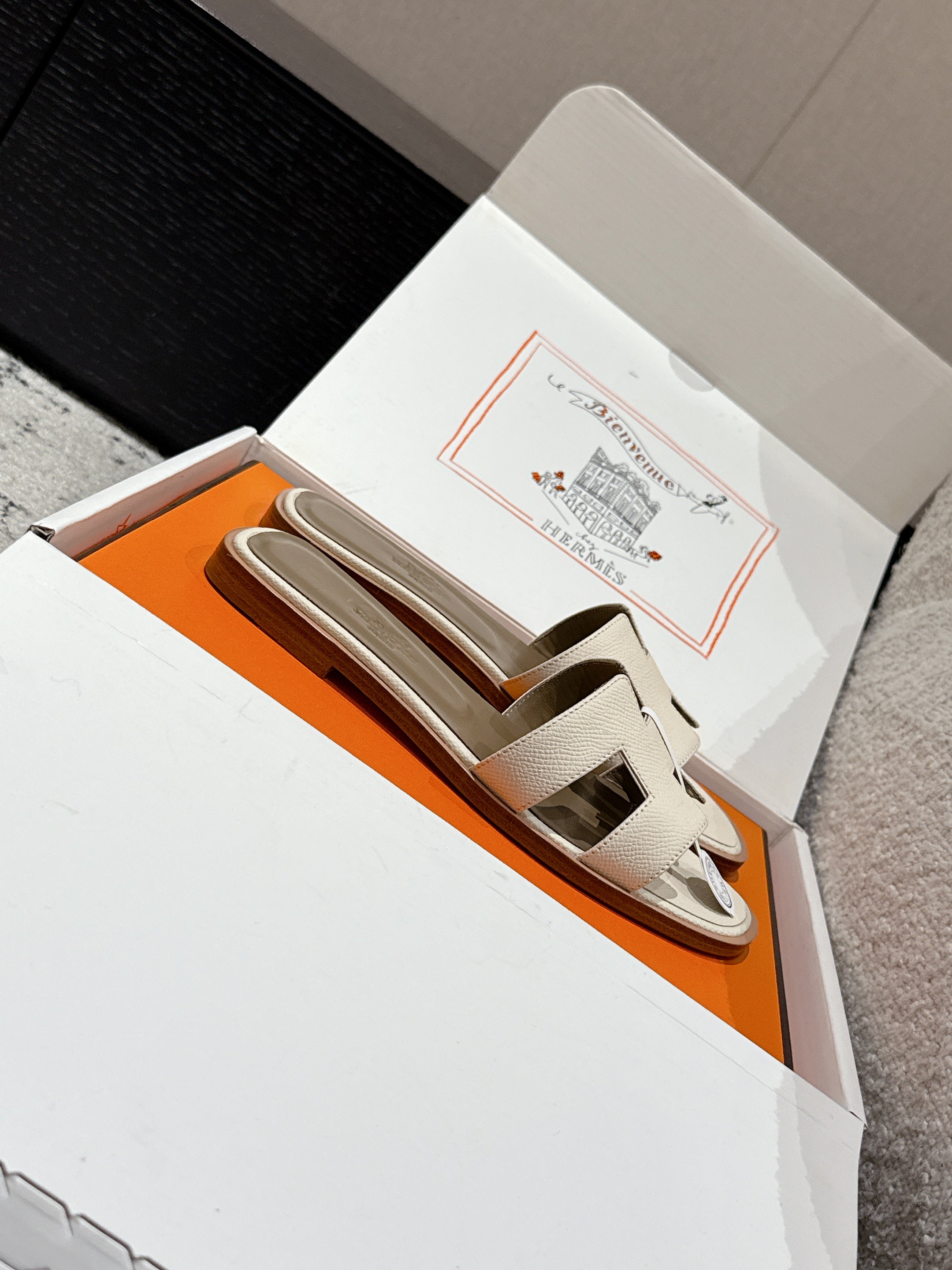 HM 25 Oran Sandal Cream Epsom Etoupe Calfskin