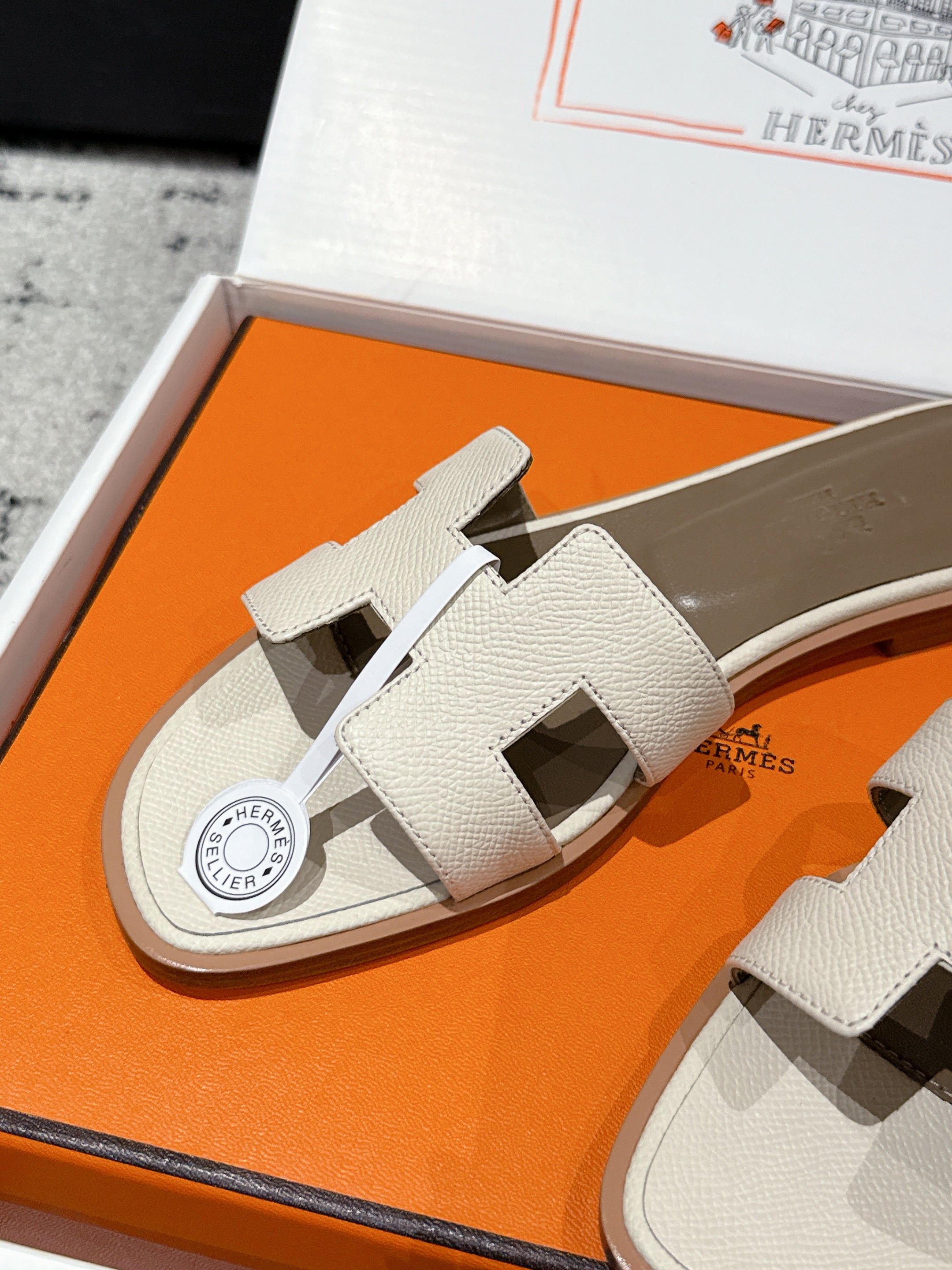 HM 25 Oran Sandal Cream Epsom Etoupe Calfskin