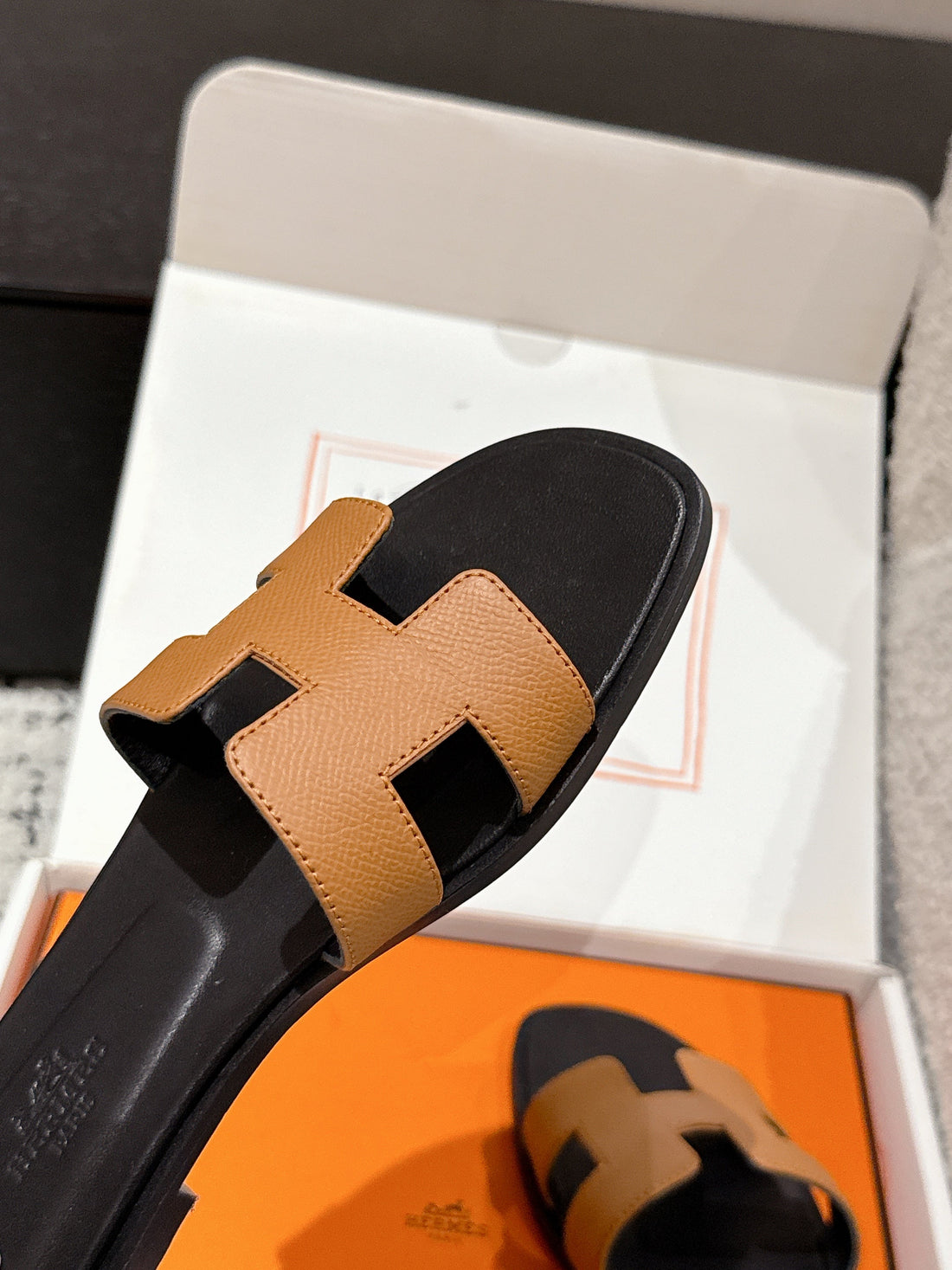 HM 25 Oran Sandal Gold Epsom Black Calfskin