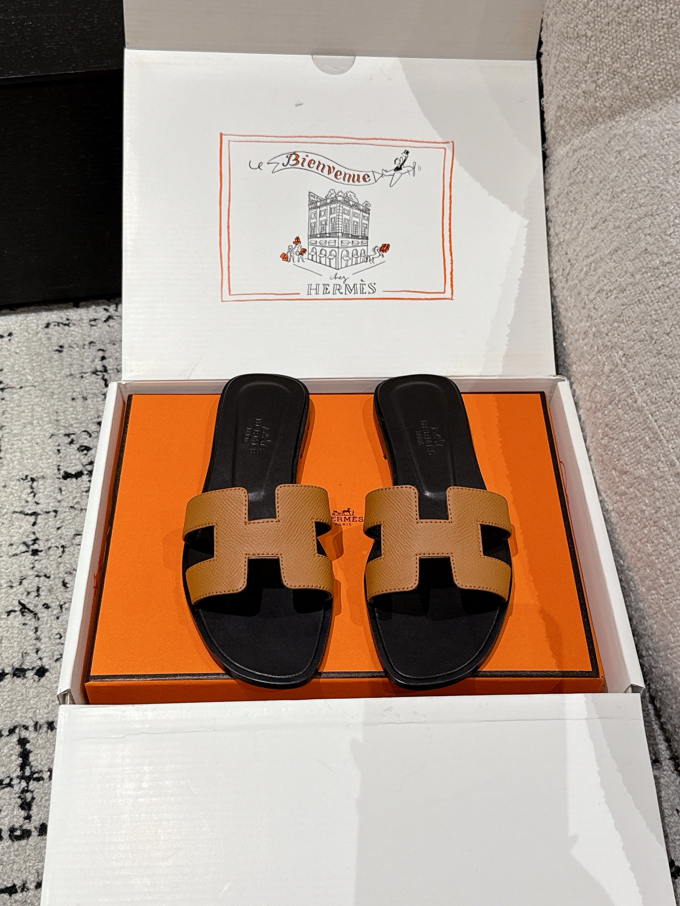 HM 25 Oran Sandal Gold Epsom Black Calfskin