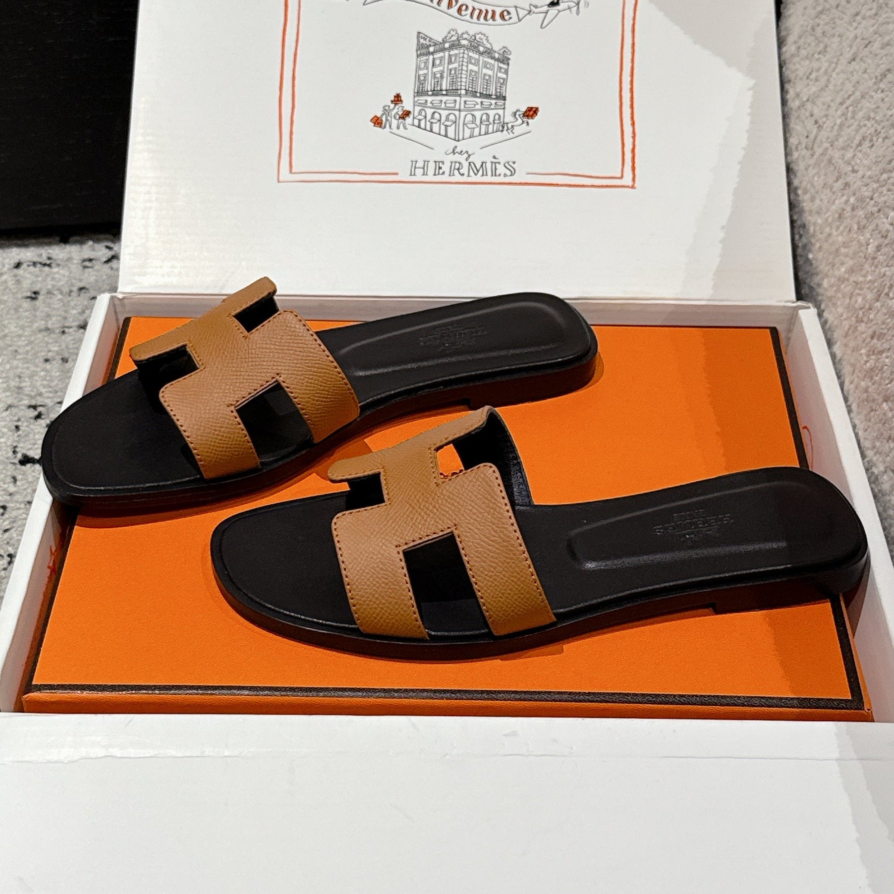 HM 25 Oran Sandal Gold Epsom Black Calfskin
