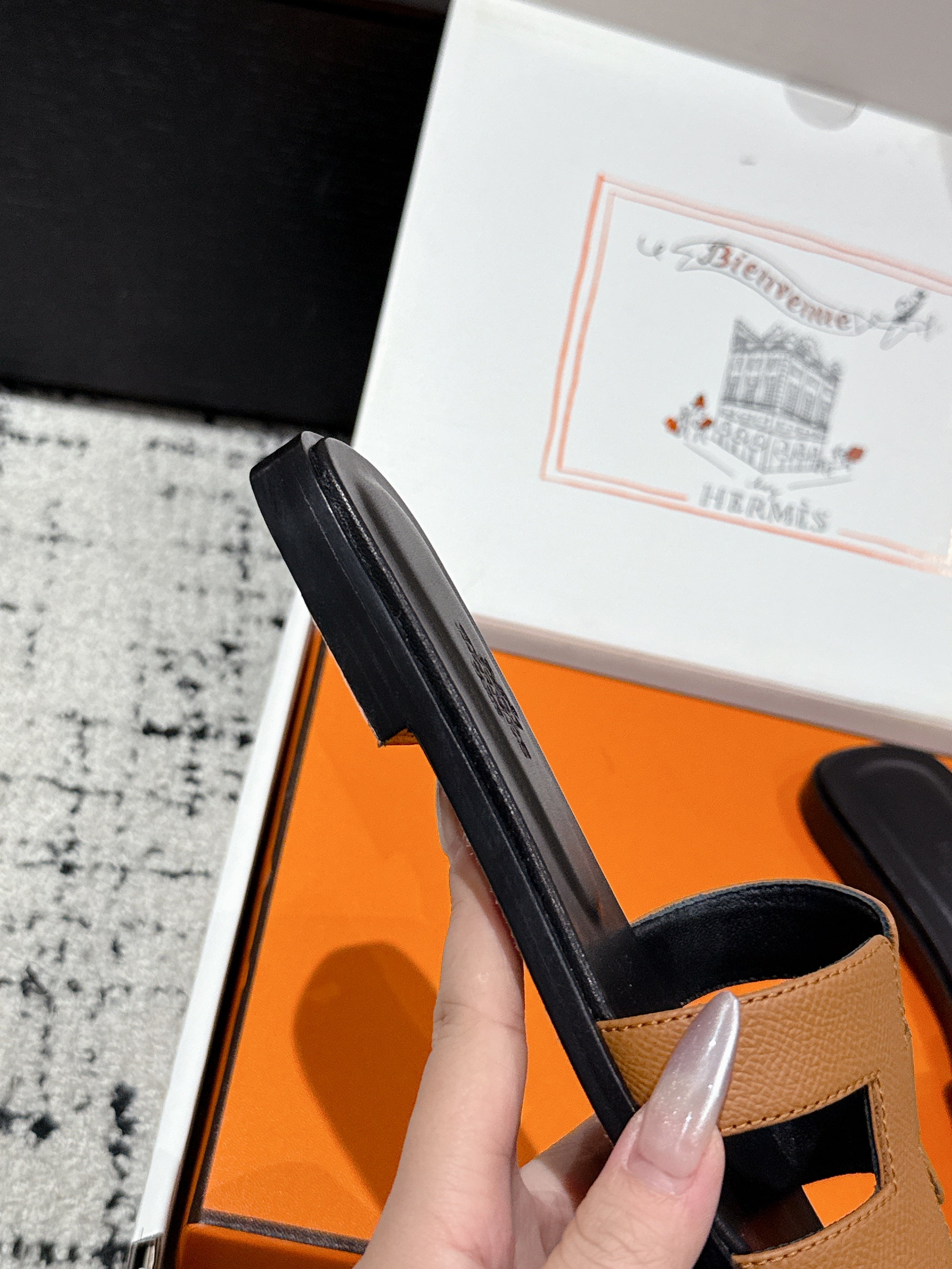 HM 25 Oran Sandal Gold Epsom Black Calfskin