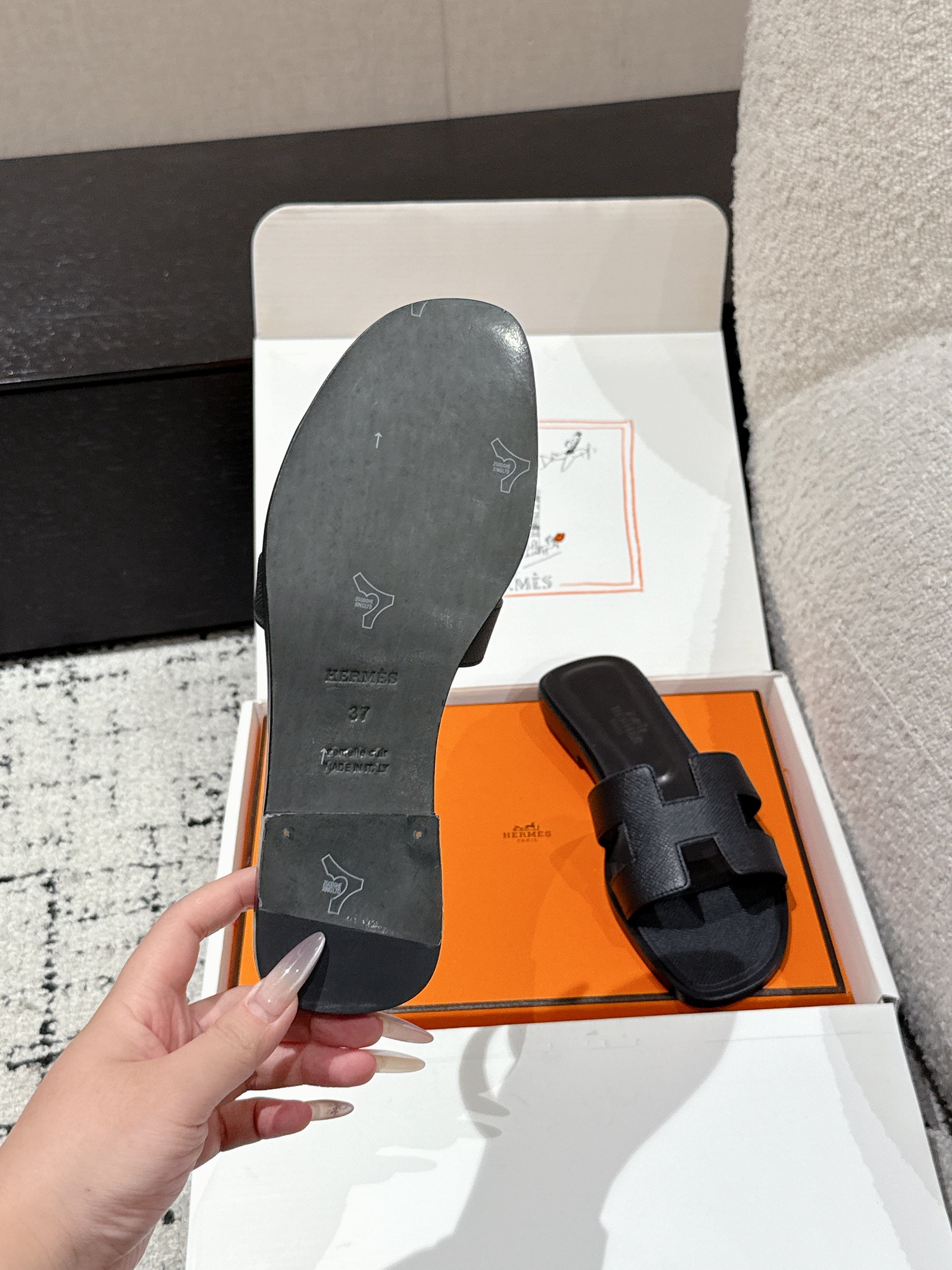 HM 25 Oran Sandal Black Epsom Calfskin