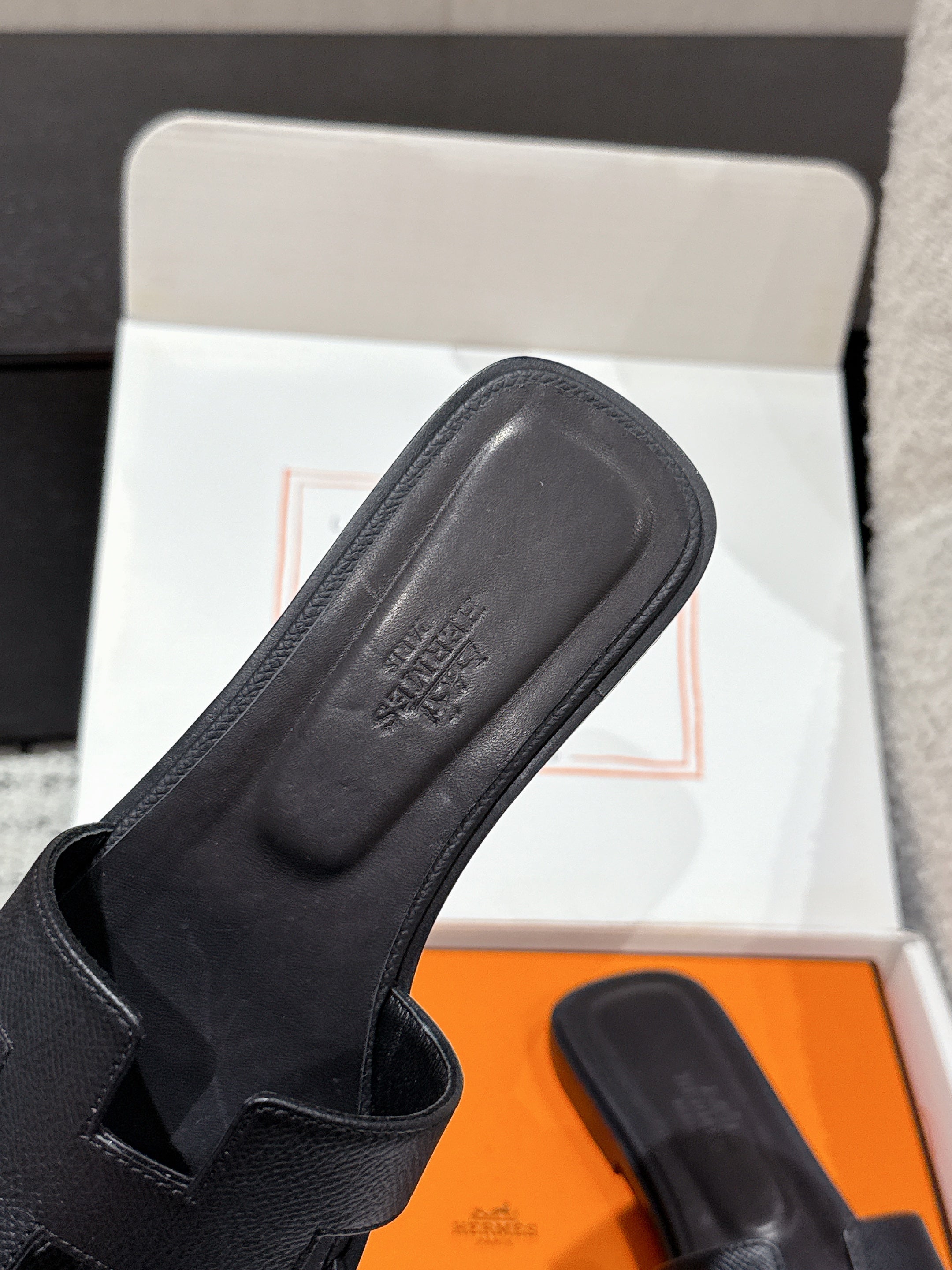 HM 25 Oran Sandal Black Epsom Calfskin