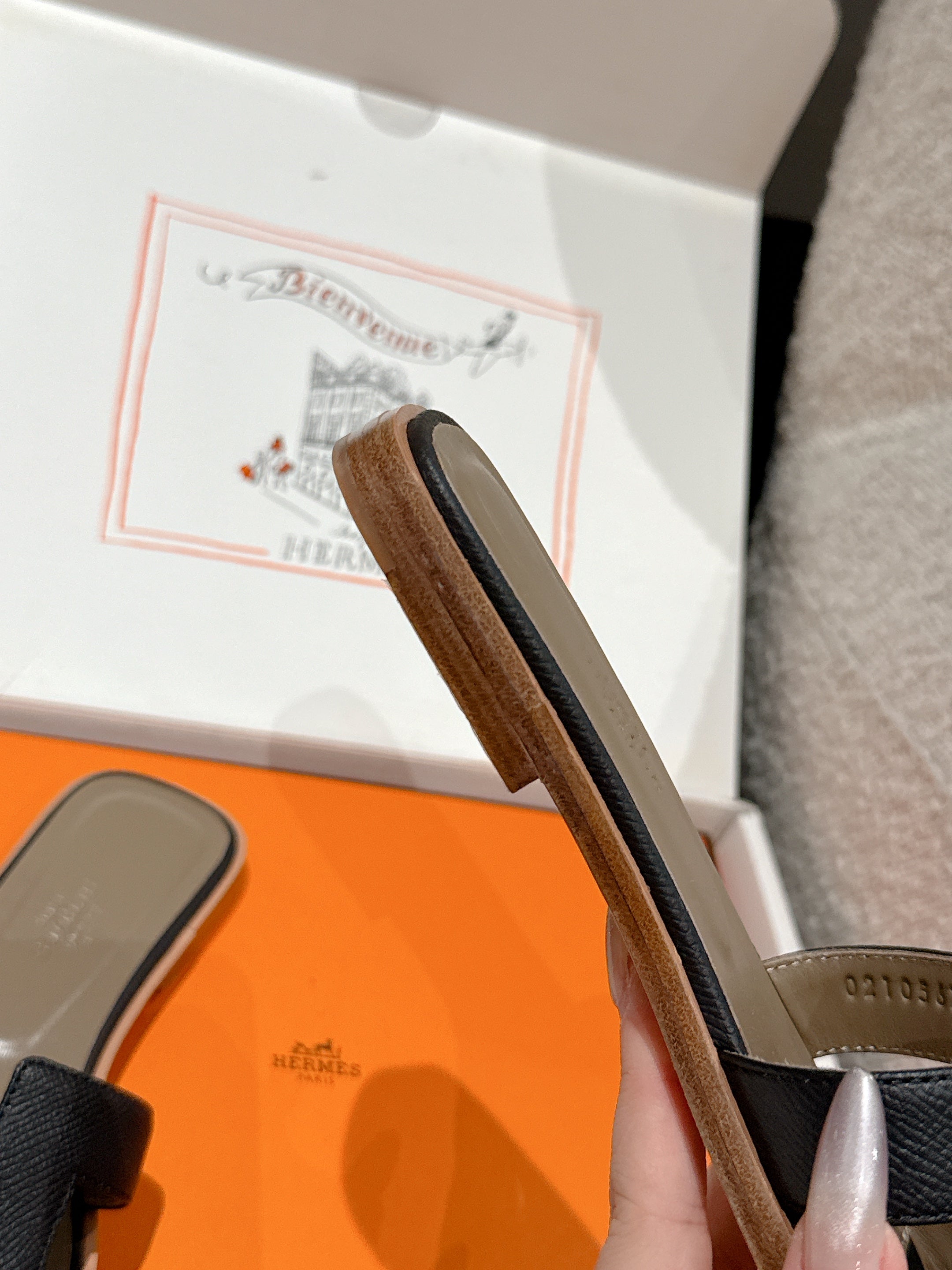 HM 25 Oran Sandal Black Epsom Etoupe Calfskin