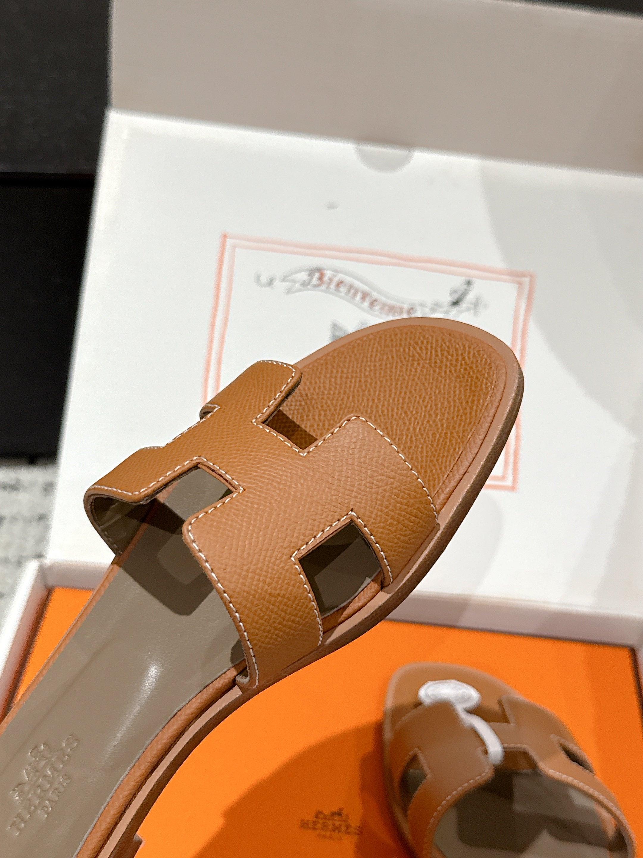 HM 25 Oran Sandal Gold Epsom Etoupe Calfskin