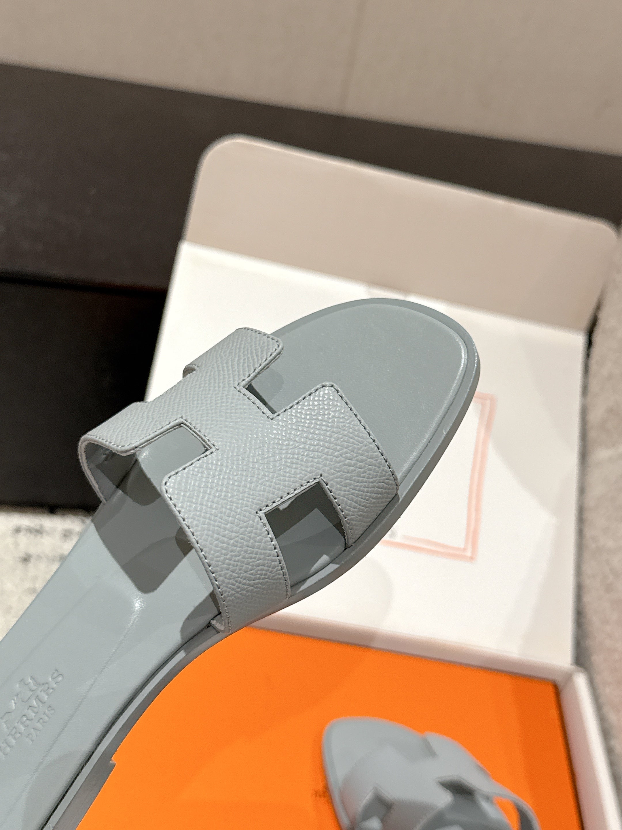 HM 25 Oran Sandal Dark Grey Epsom