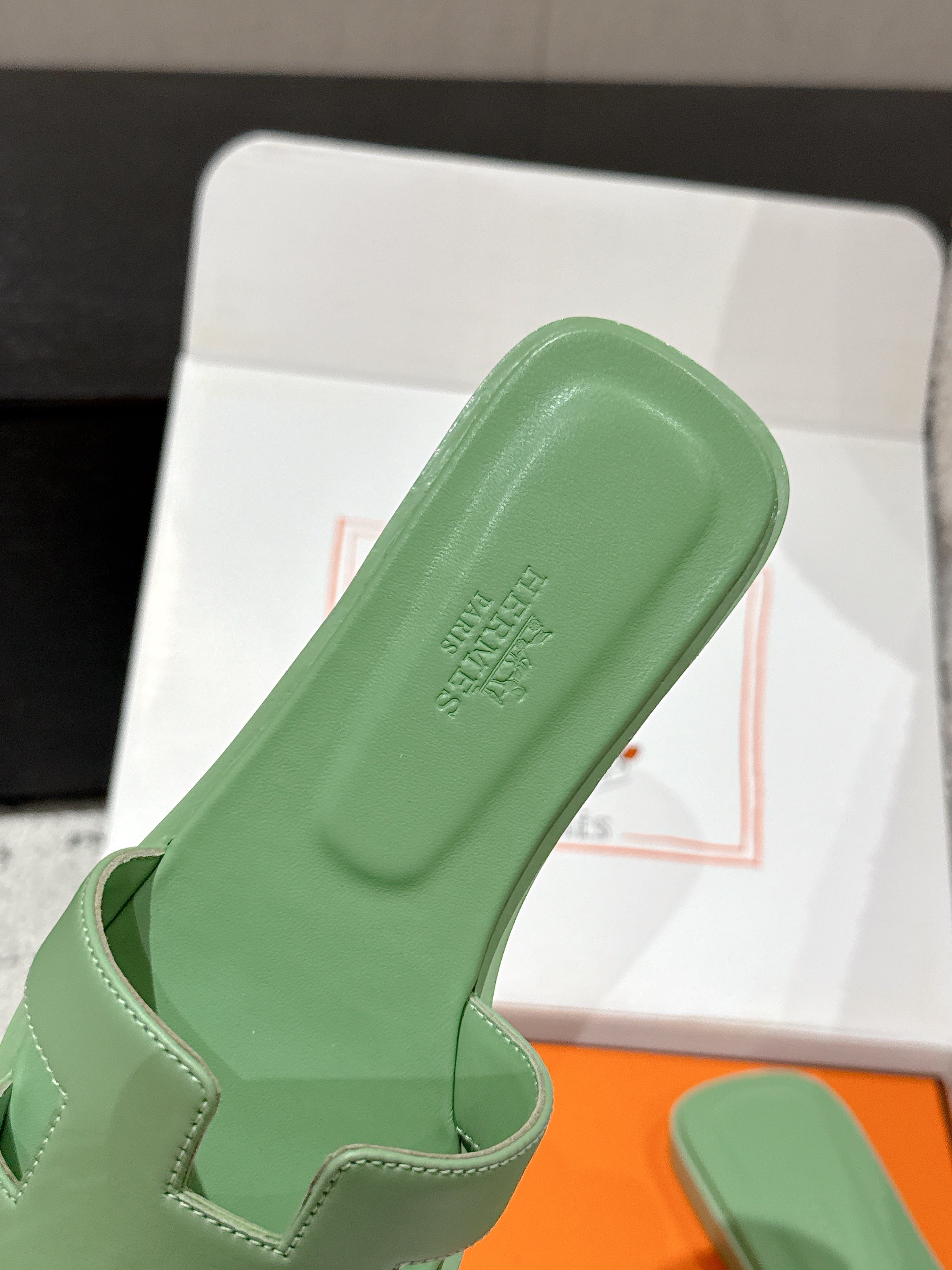 HM 25 Oran Sandal Green Calfskin