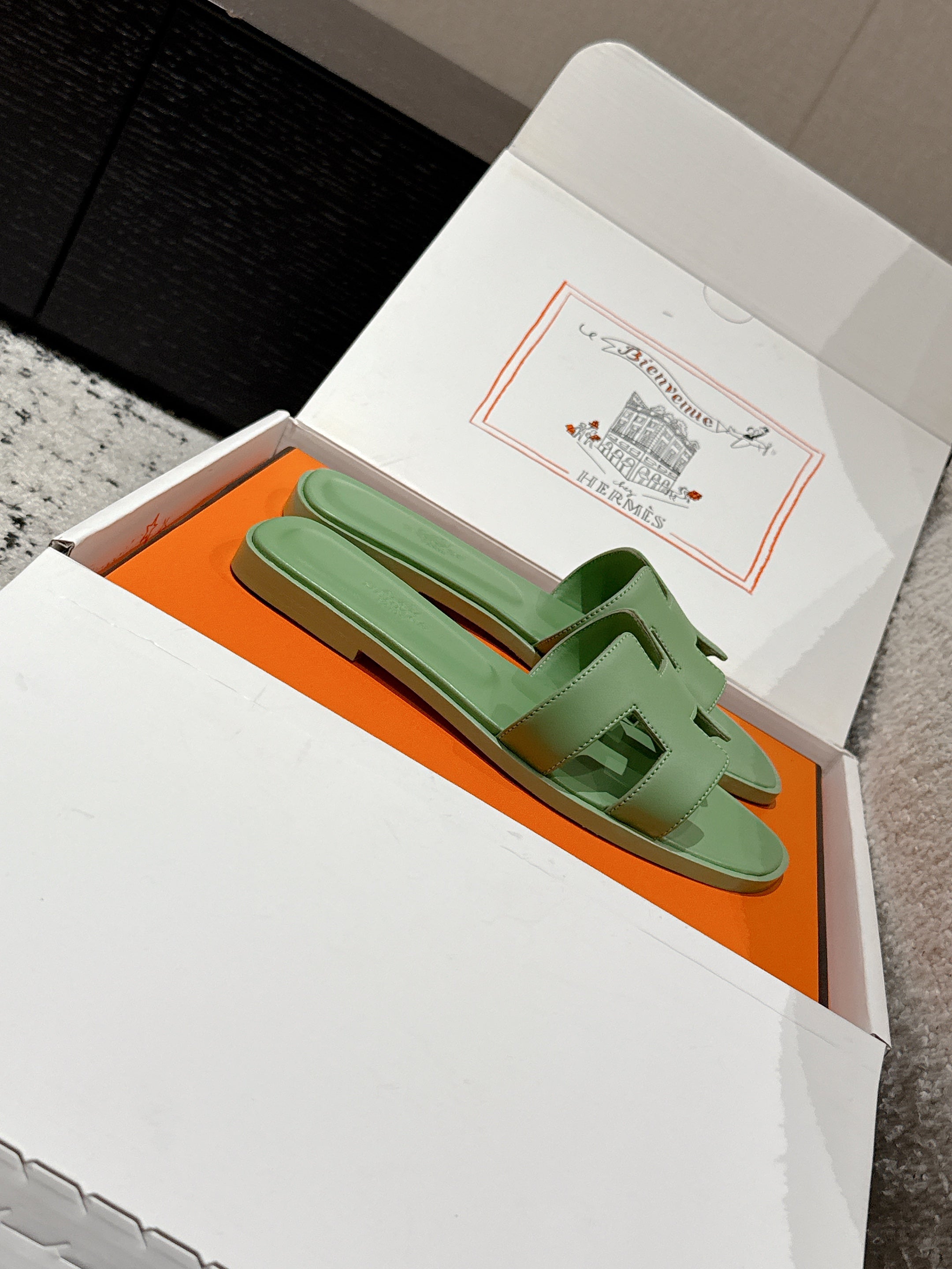 HM 25 Oran Sandal Green Calfskin