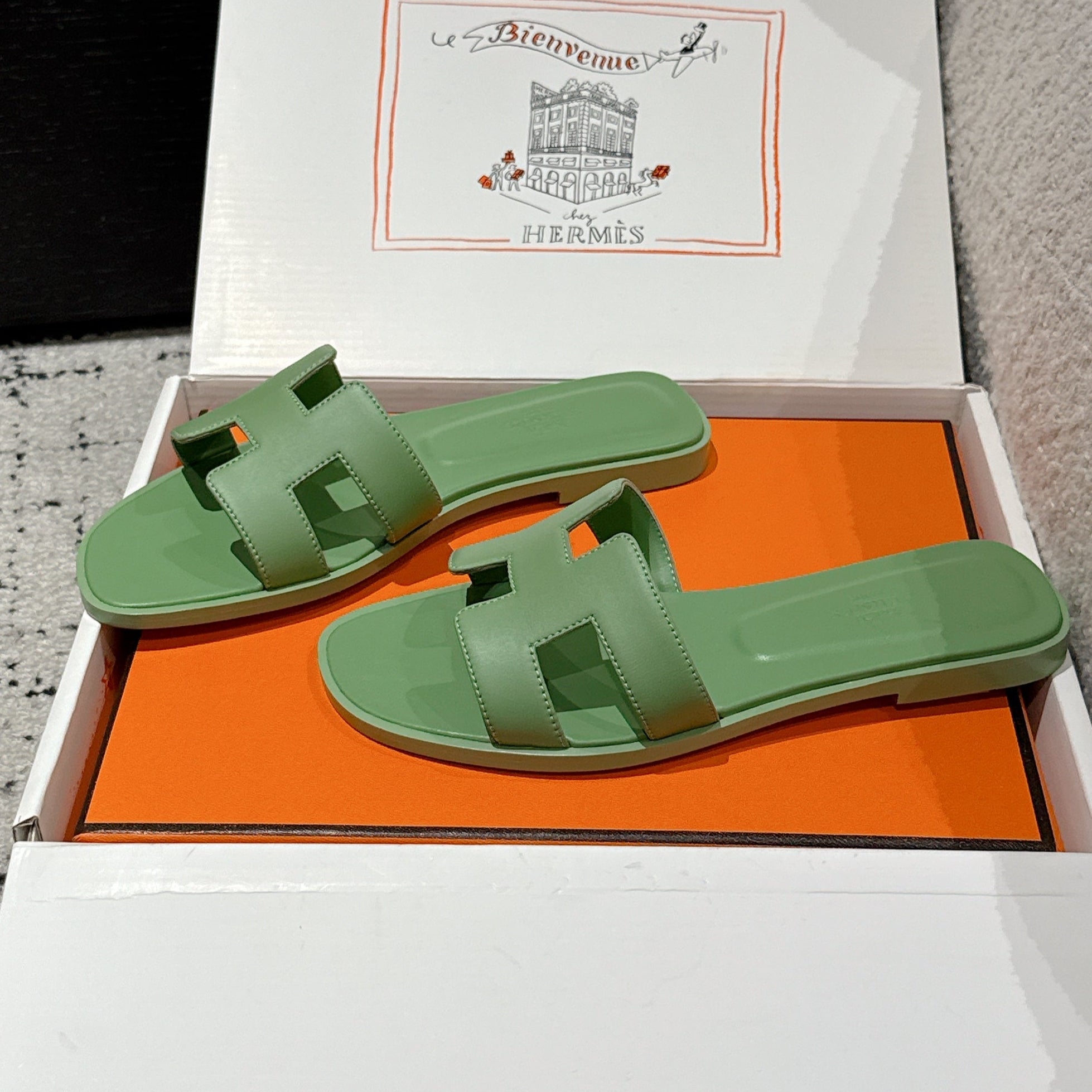 HM 25 Oran Sandal Green Calfskin