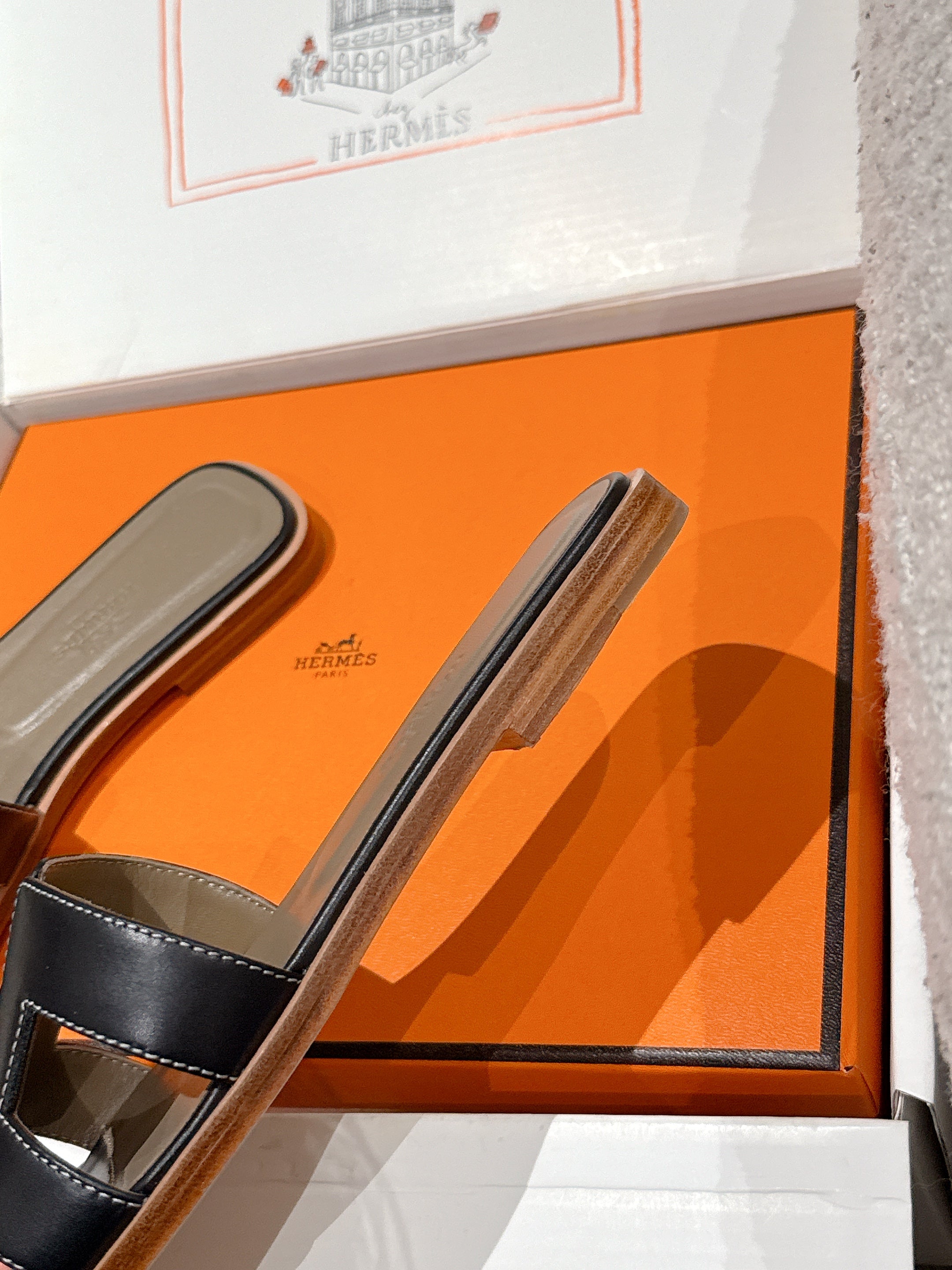 HM 25 Oran Sandal Black Etoupe Calfskin