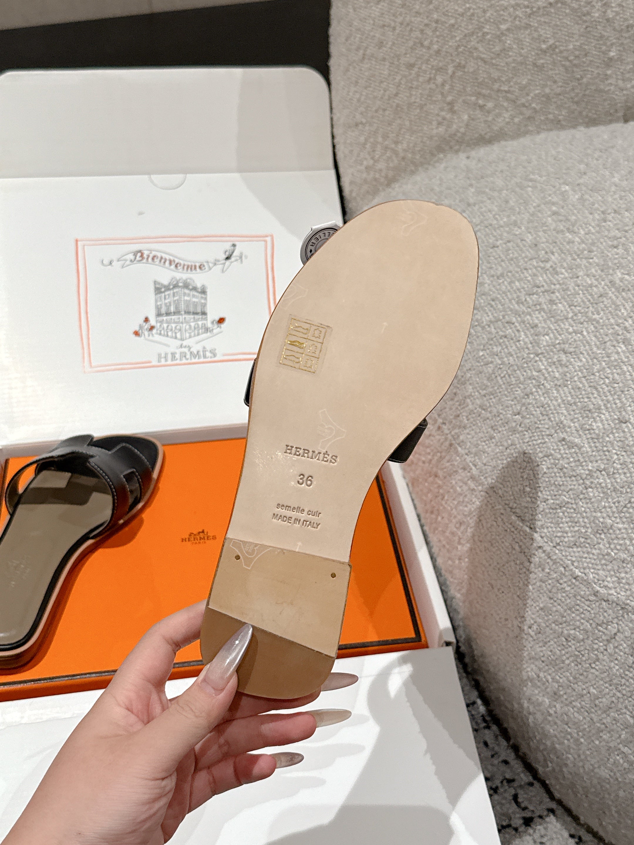 HM 25 Oran Sandal Black Etoupe Calfskin