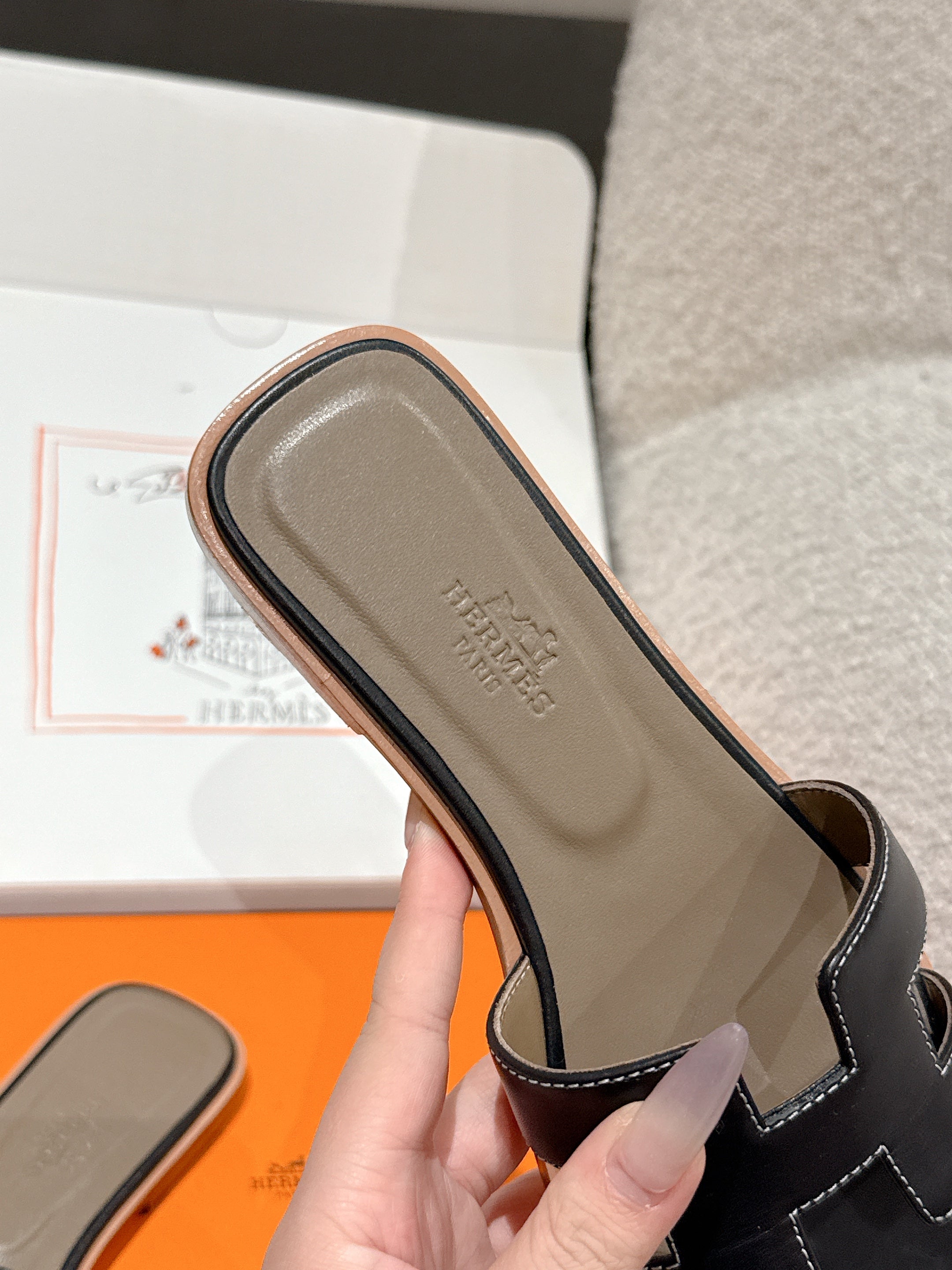 HM 25 Oran Sandal Black Etoupe Calfskin