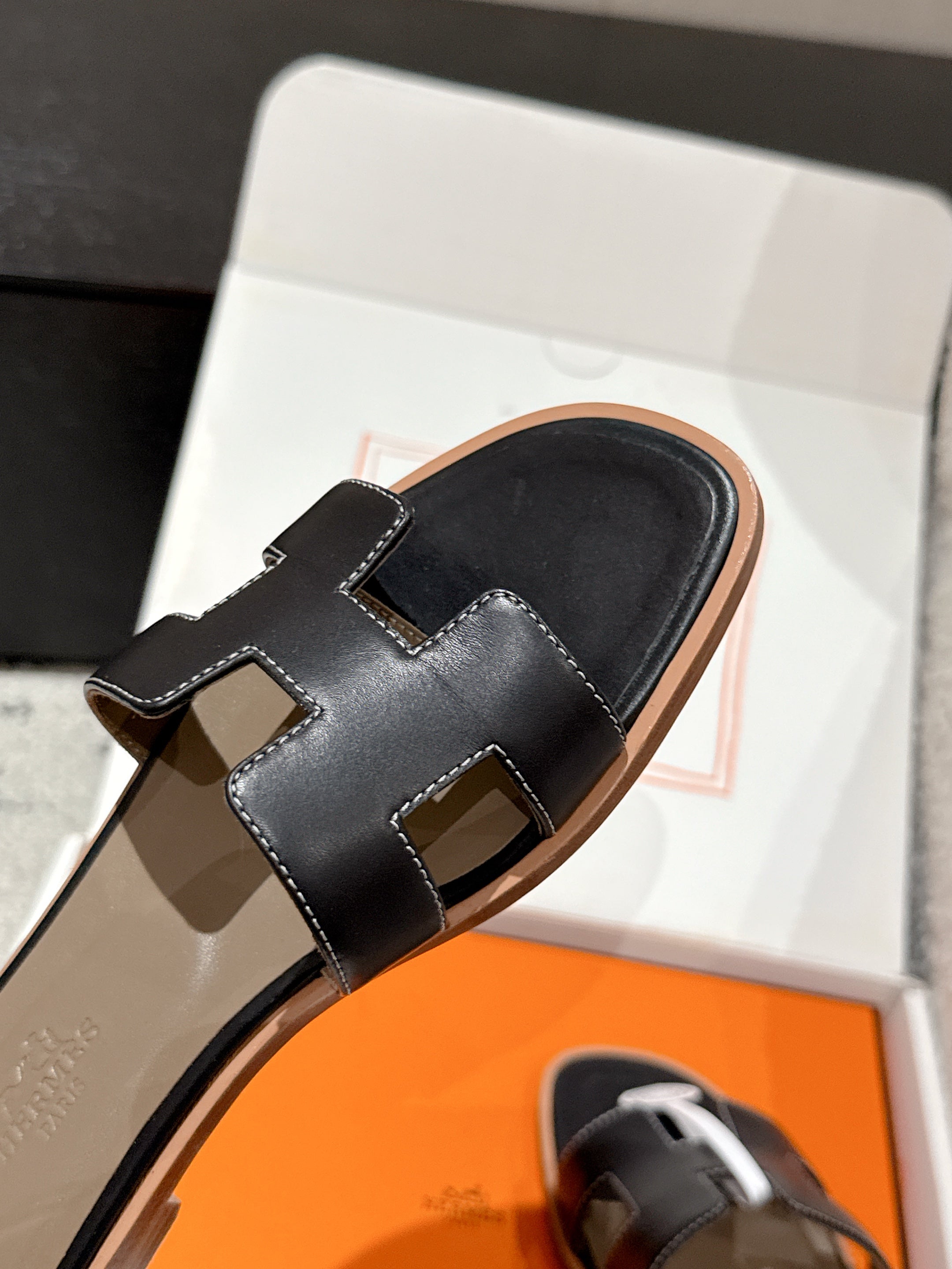 HM 25 Oran Sandal Black Etoupe Calfskin