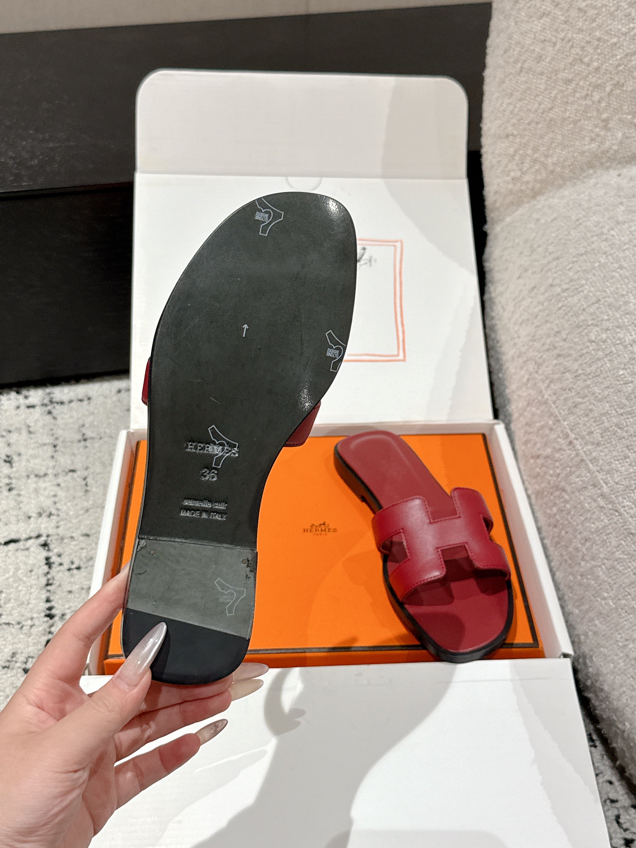 HM 25 Oran Sandal Dard Red Black Calfskin