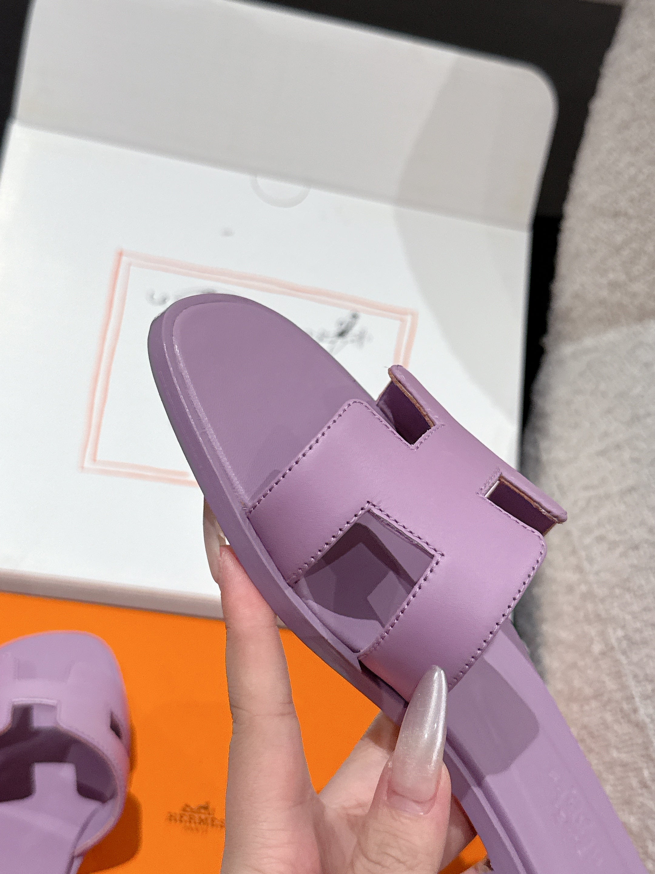 HM 25 Oran Sandal Violet Calfskin