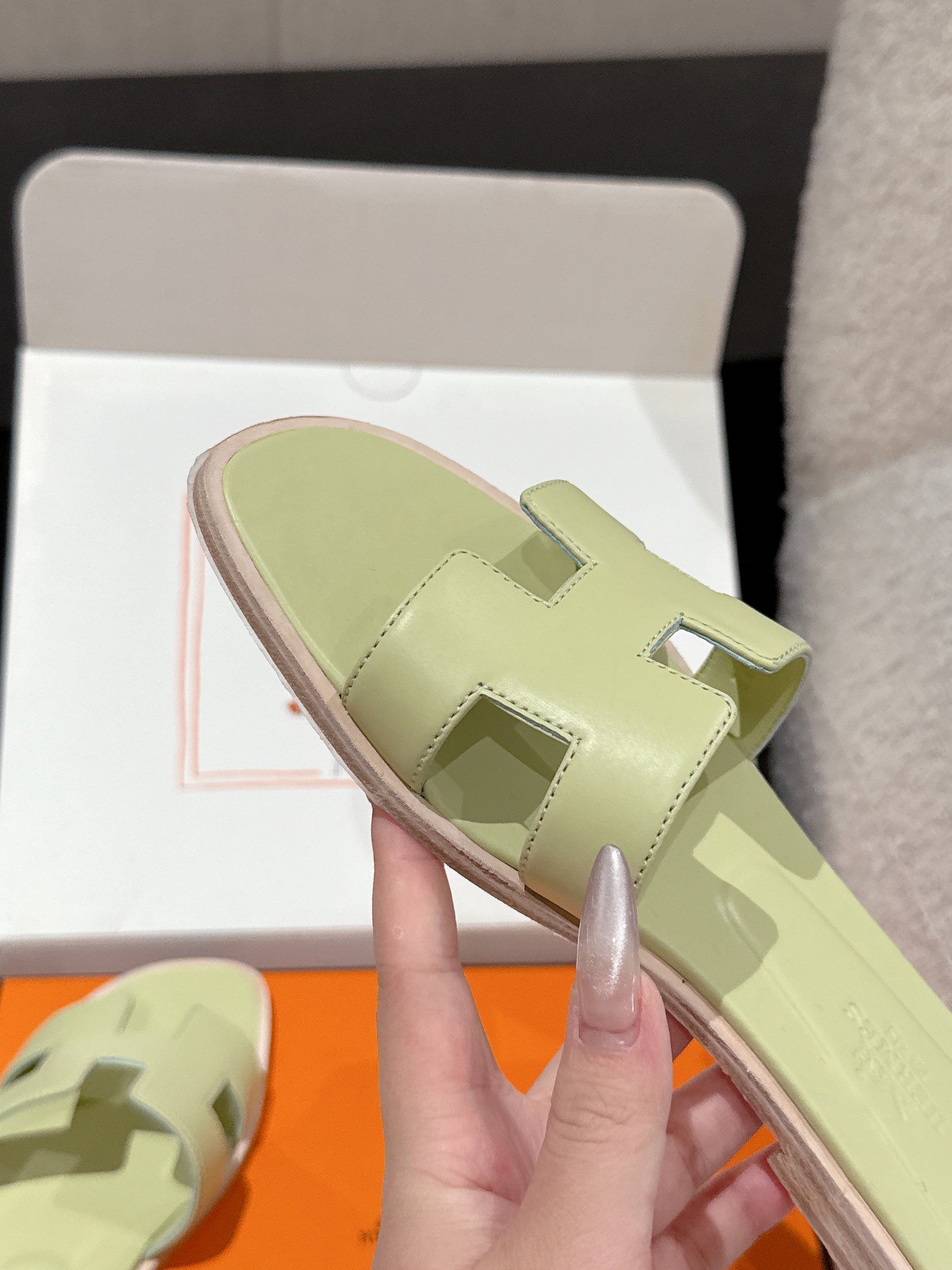 HM 25 Oran Sandal Light Green Calfskin