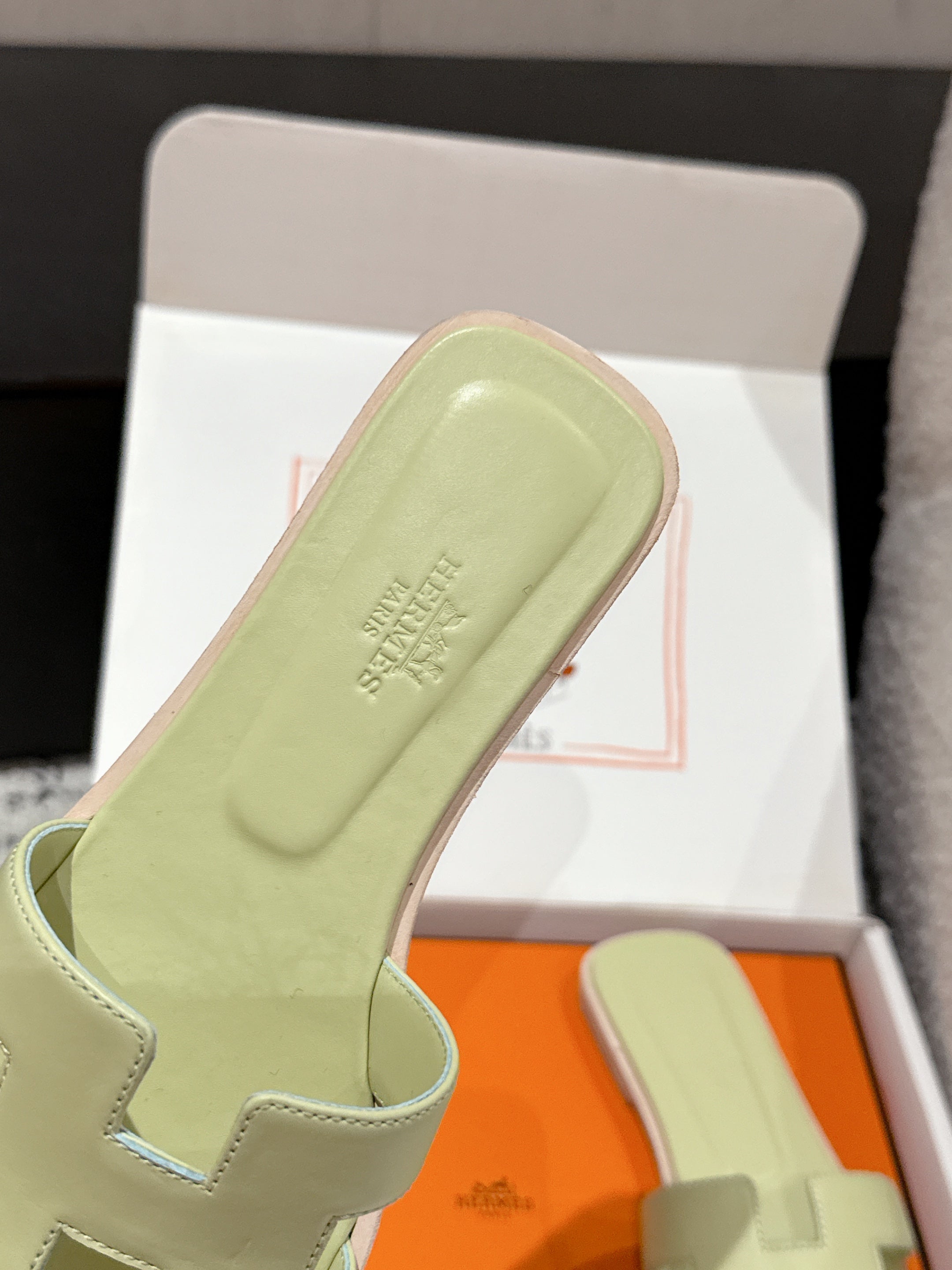 HM 25 Oran Sandal Light Green Calfskin