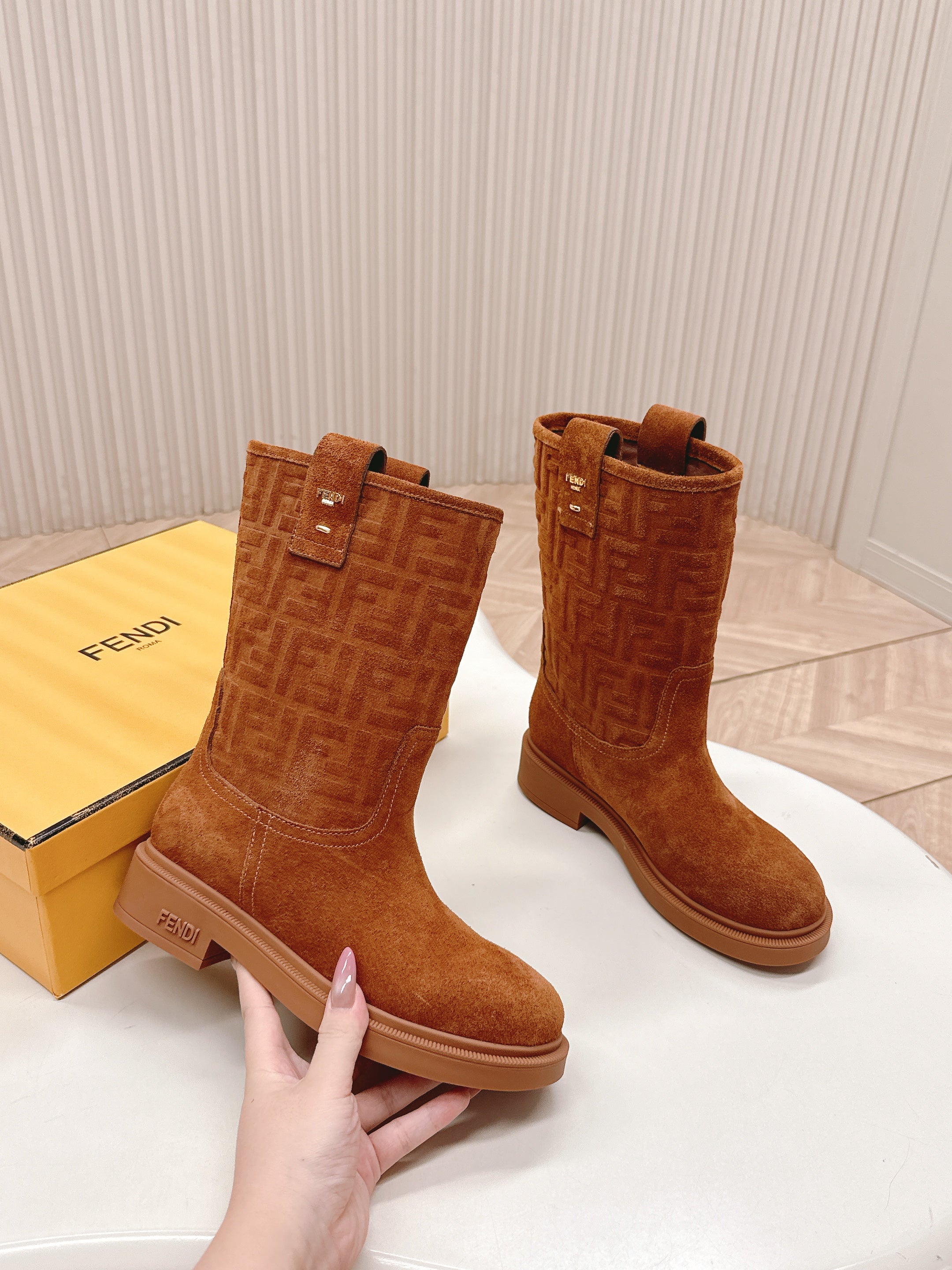 Fendi 25 short boots caramel brown suede 500934