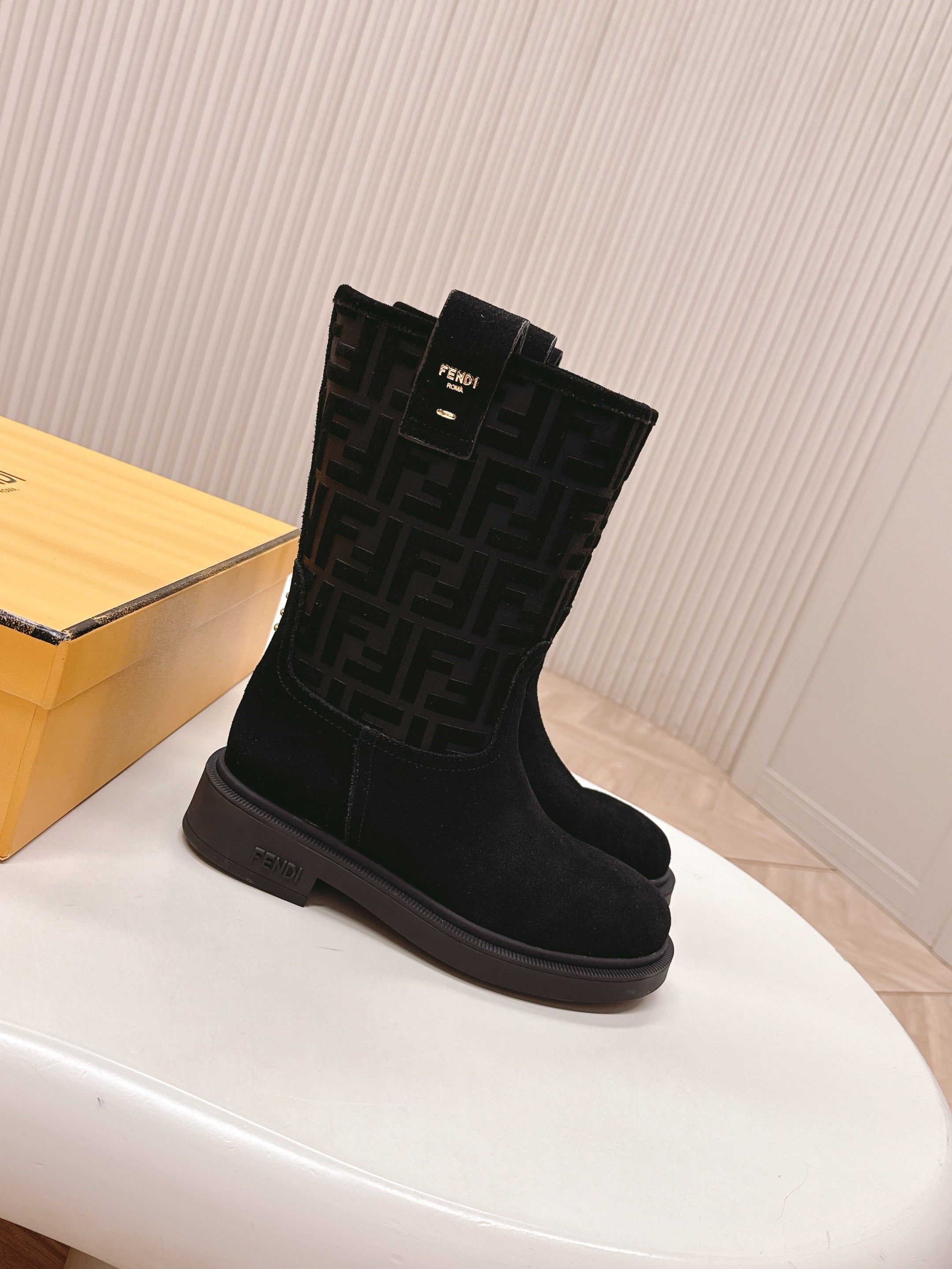 Fendi 25 short boots black suede 500935