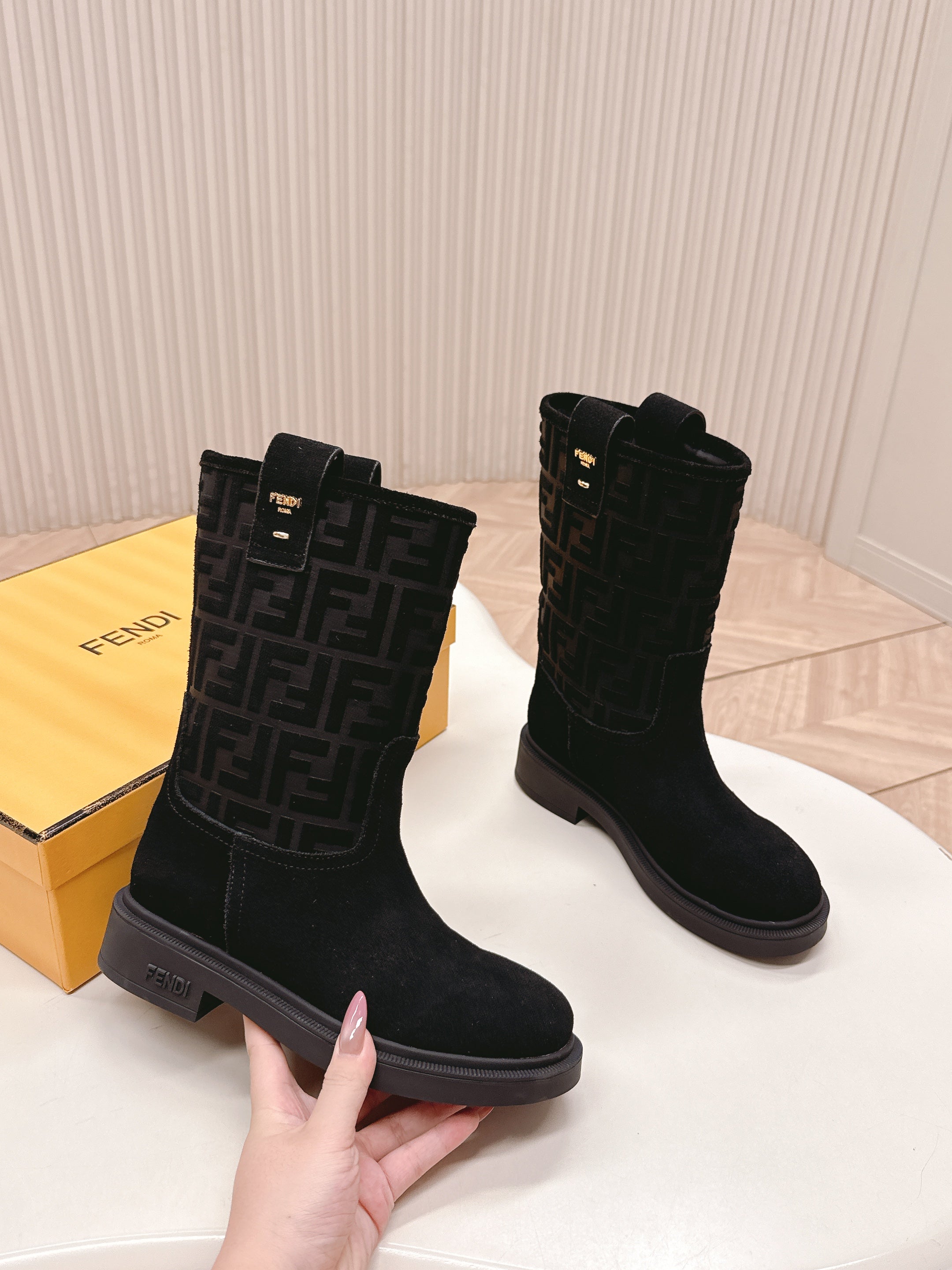 Fendi 25 short boots black suede 500935