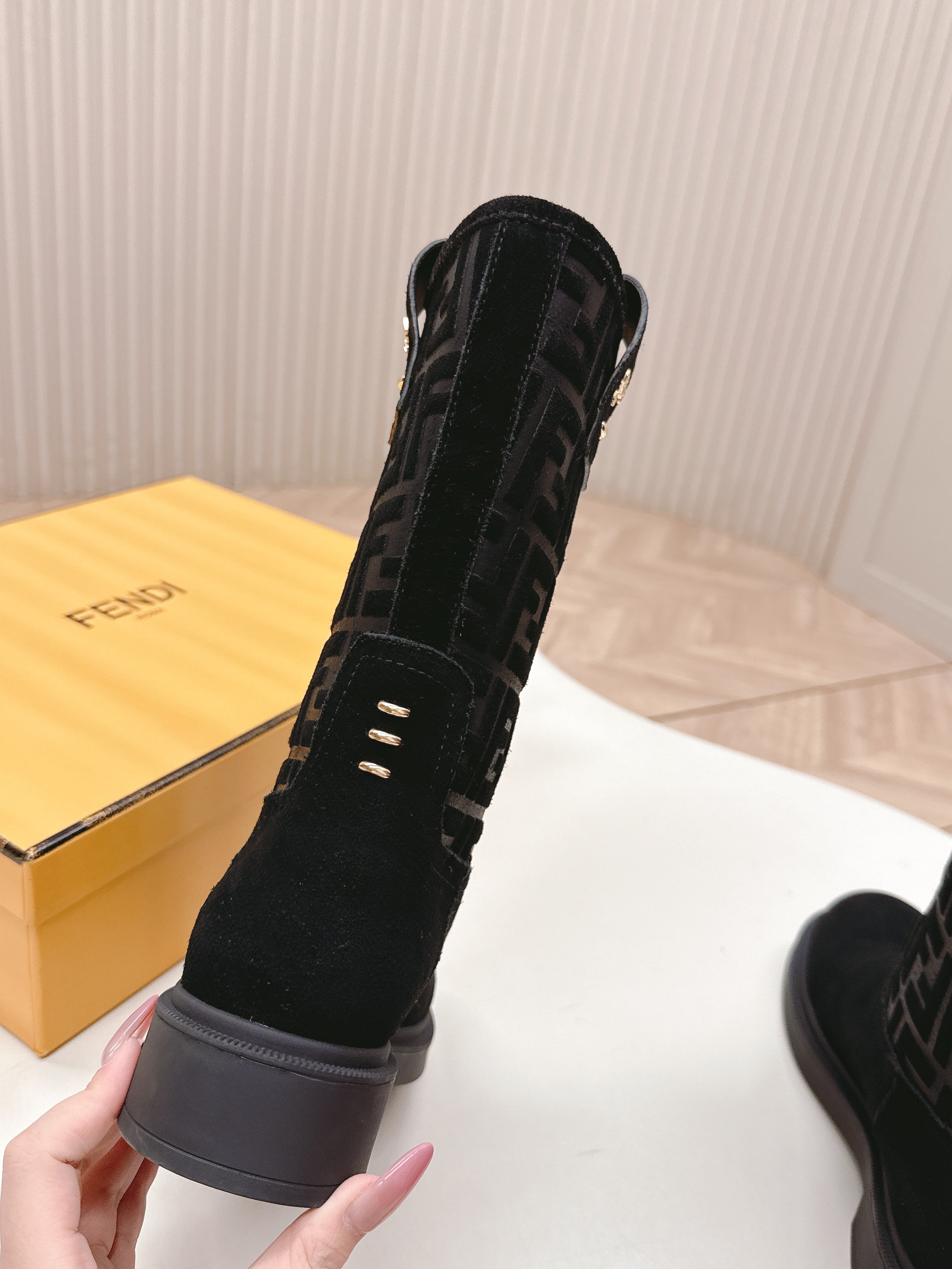 Fendi 25 short boots black suede 500935