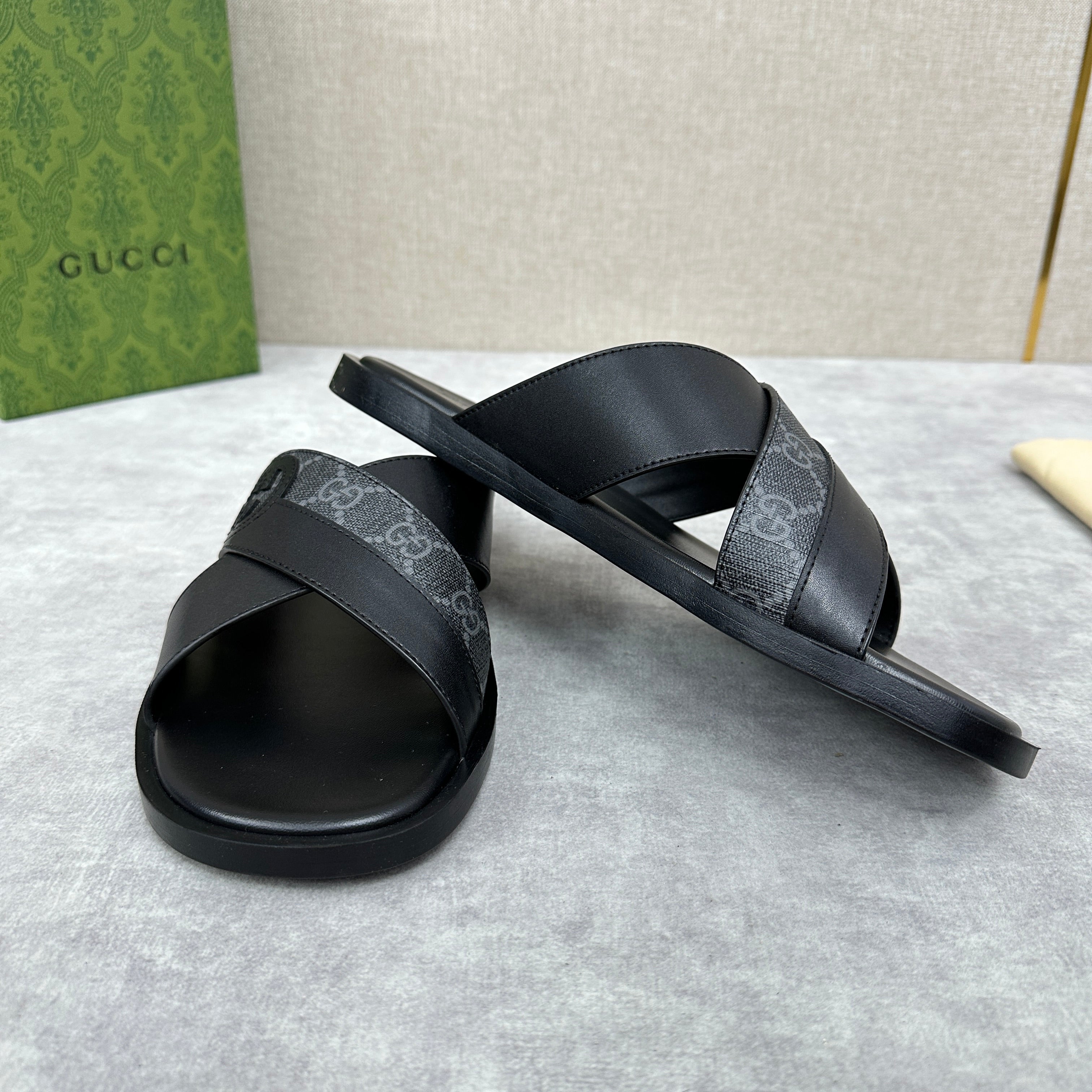 GG Men's Slide Black Canvas Cowhide 542949